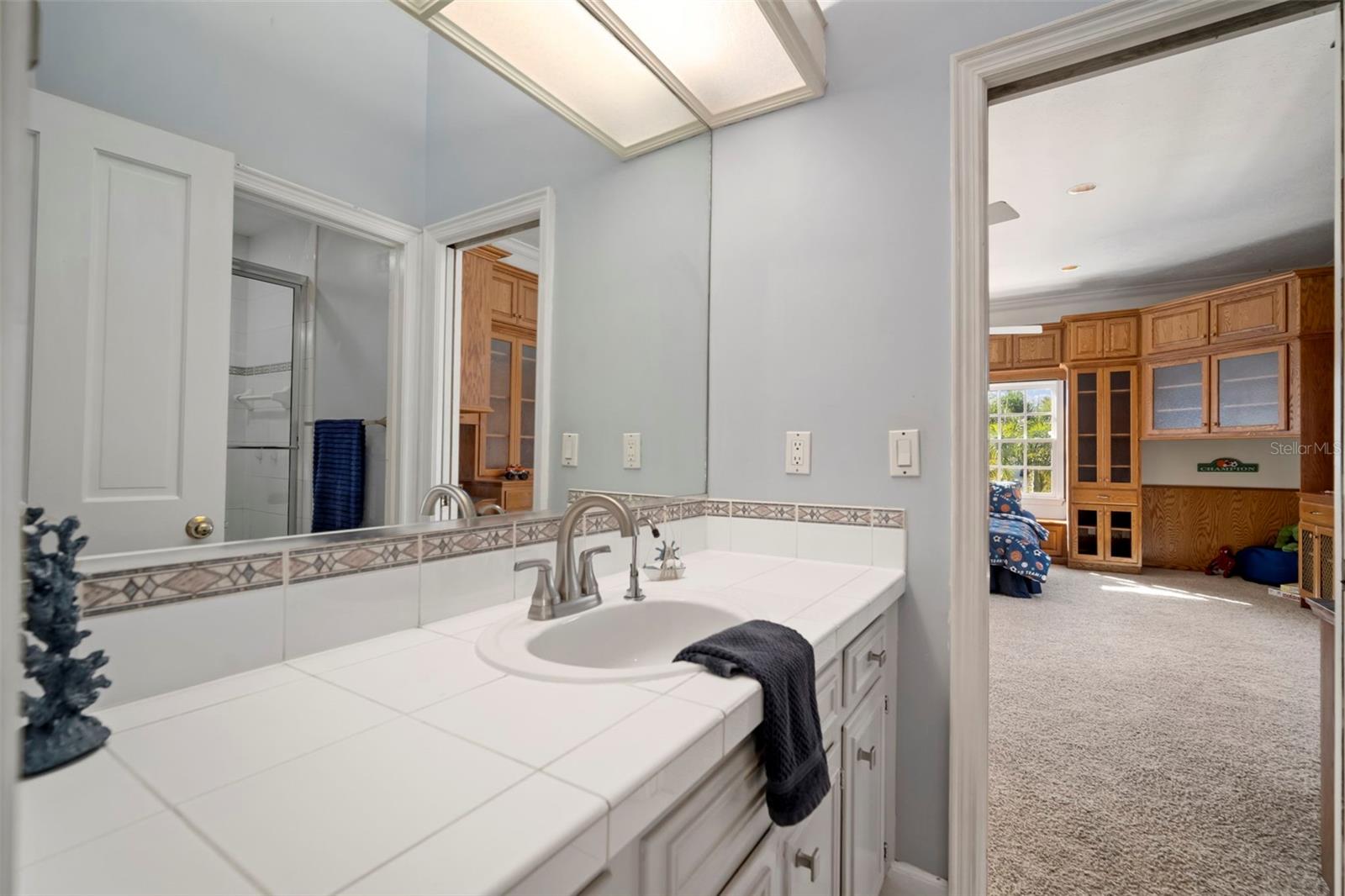 Listing photo id 35 for 4318 Azeele Street