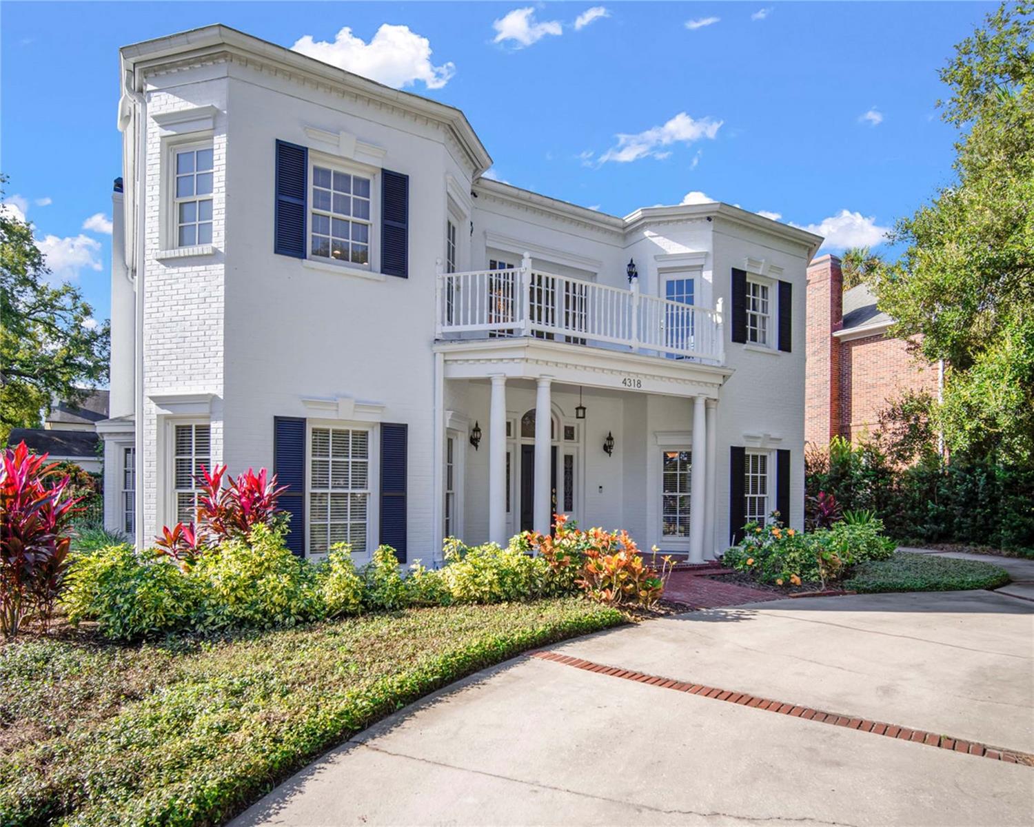 Listing photo id 2 for 4318 Azeele Street