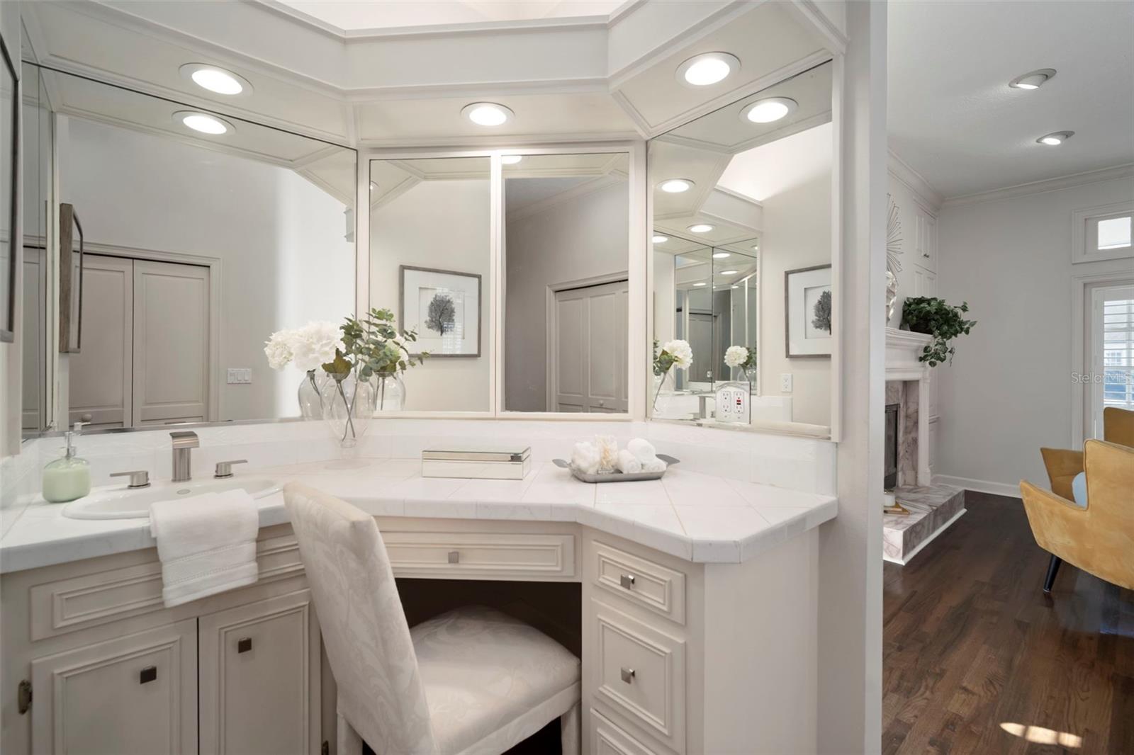 Listing photo id 41 for 4318 Azeele Street