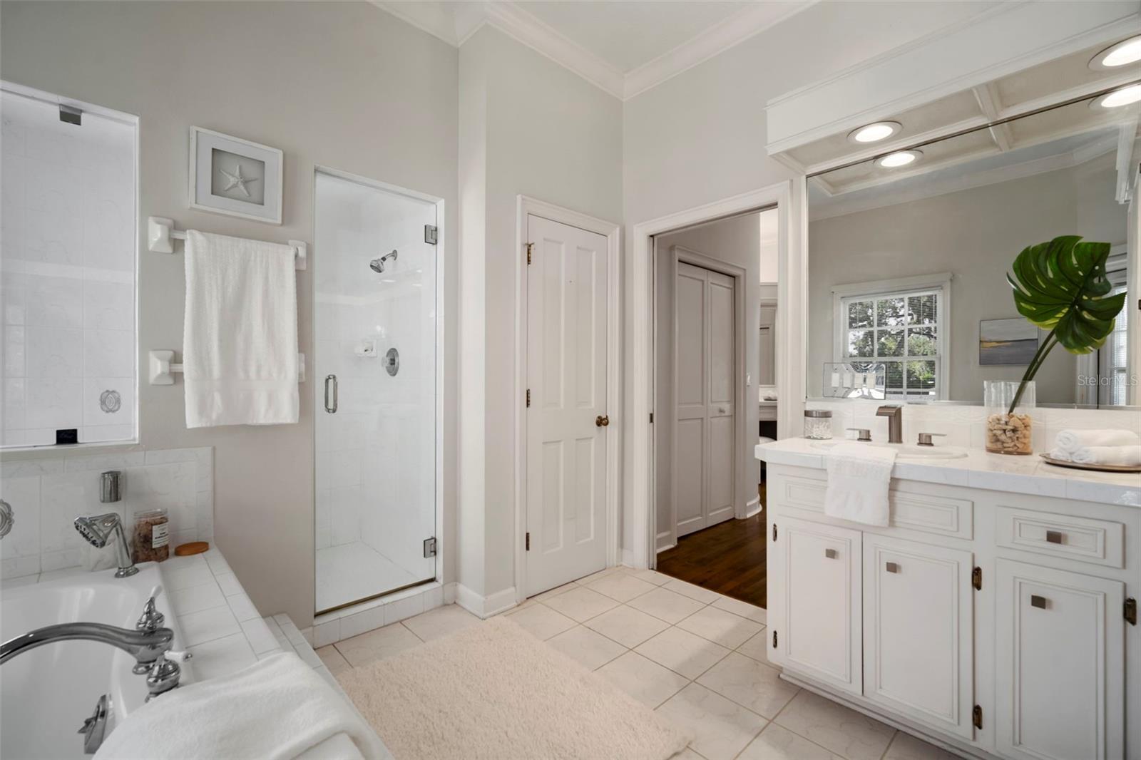 Listing photo id 43 for 4318 Azeele Street