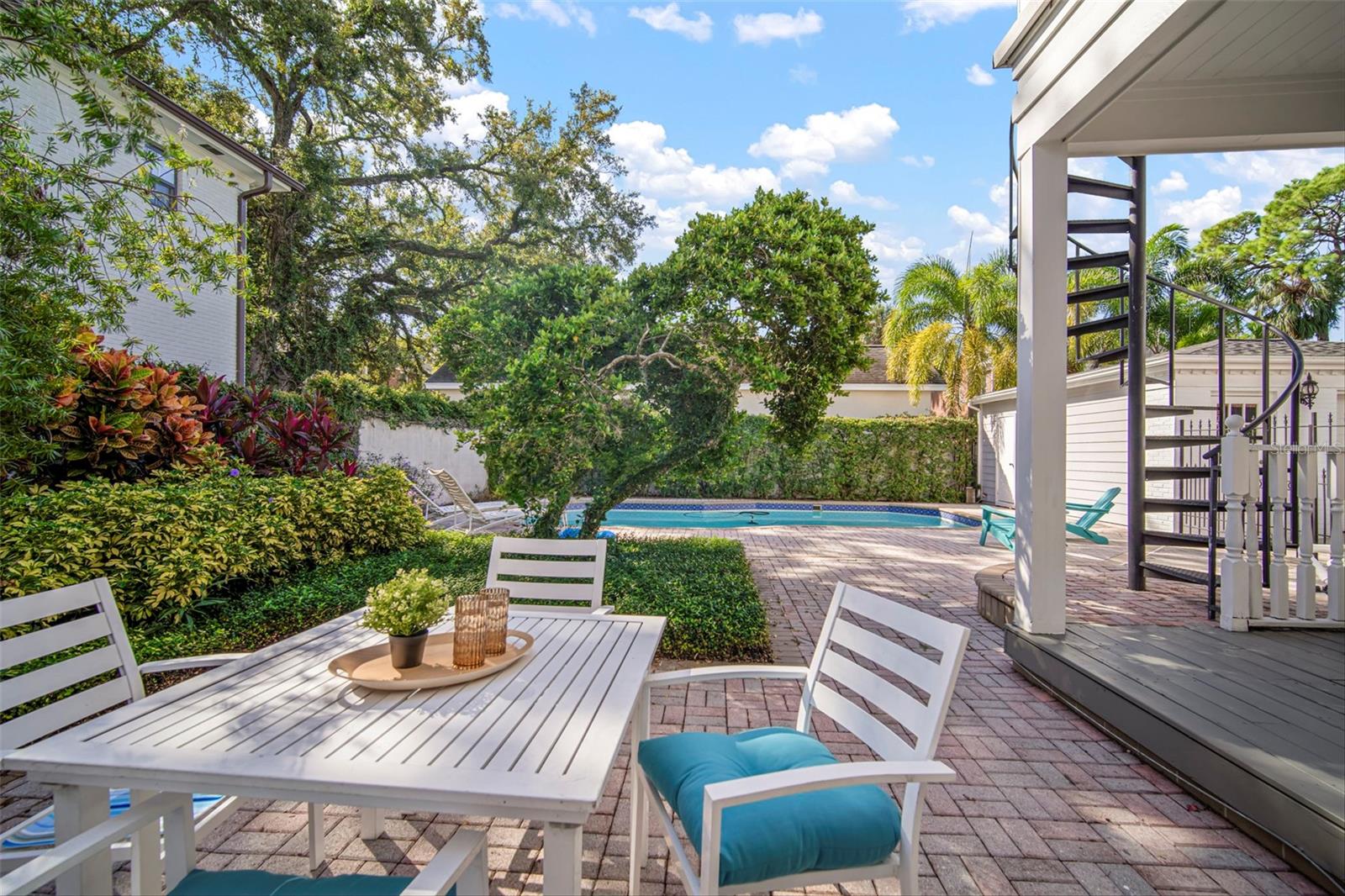 Listing photo id 50 for 4318 Azeele Street