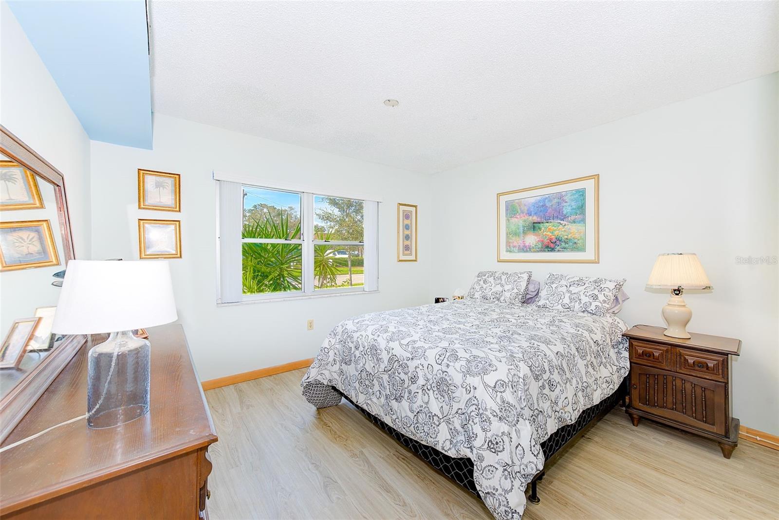 Image 18 of 34 For 1619 Mission Hills Boulevard