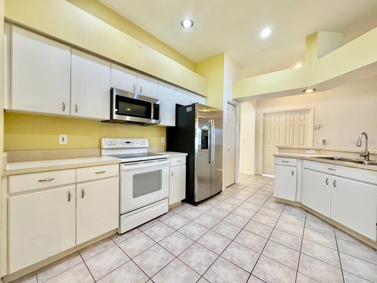 Image 12 of 44 For 22537 Roderick Drive