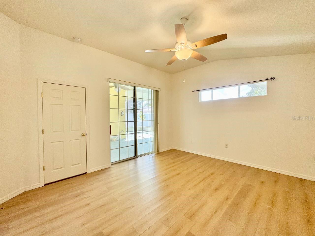 Image 31 of 44 For 22537 Roderick Drive