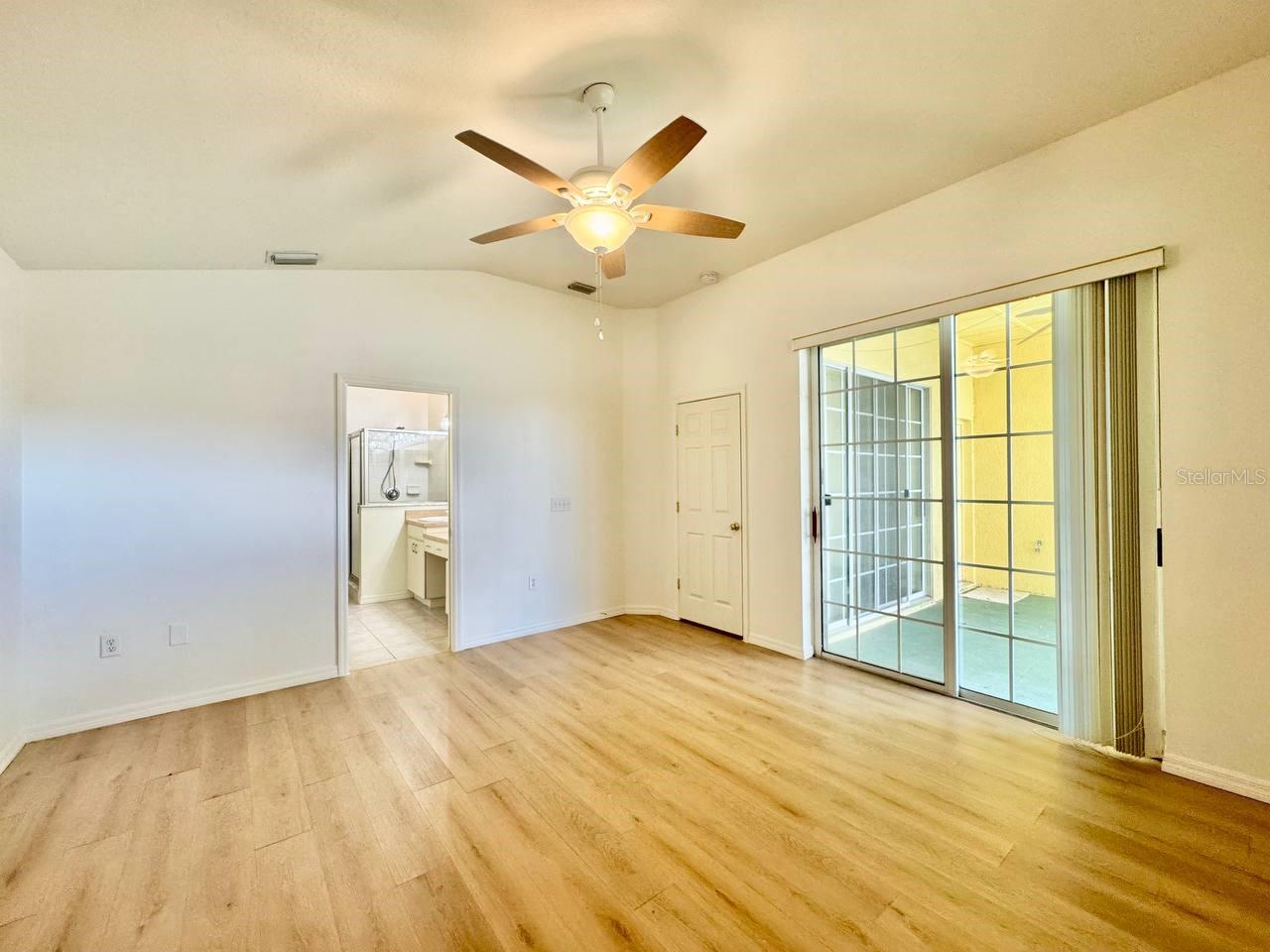 Image 32 of 44 For 22537 Roderick Drive