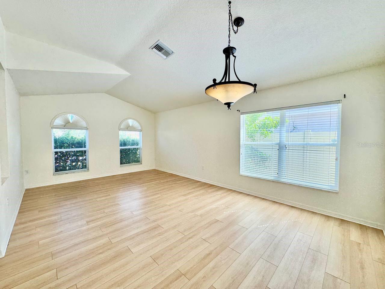 Image 5 of 44 For 22537 Roderick Drive