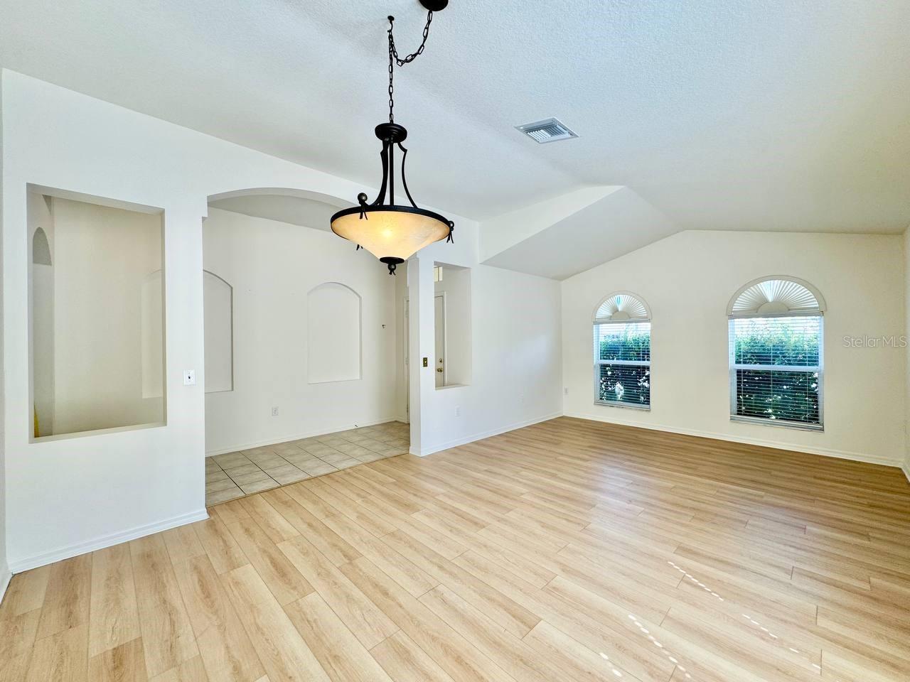 Image 6 of 44 For 22537 Roderick Drive