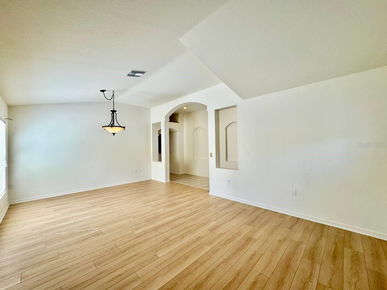 Image 7 of 44 For 22537 Roderick Drive