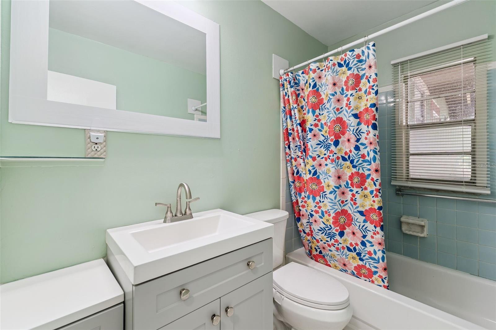 Image 18 of 34 For 983 Brookwood Ct S