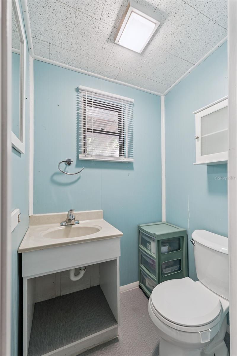 Image 19 of 34 For 983 Brookwood Ct S