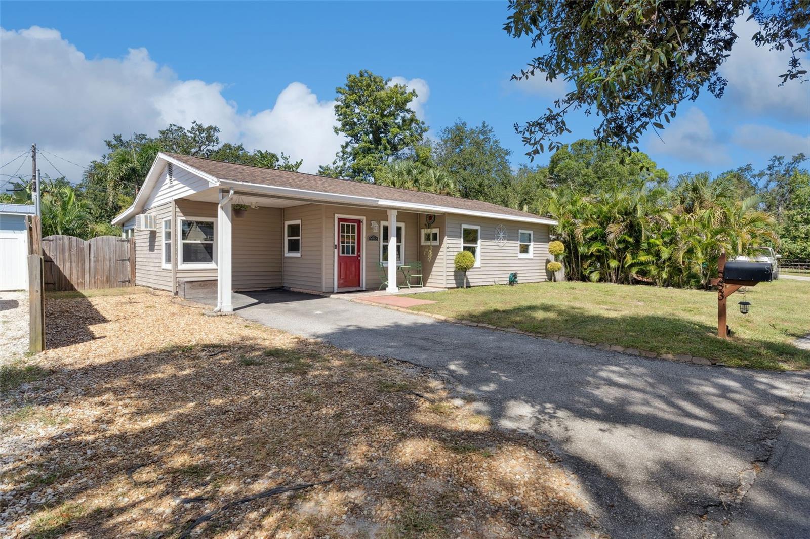 Image 2 of 34 For 983 Brookwood Ct S