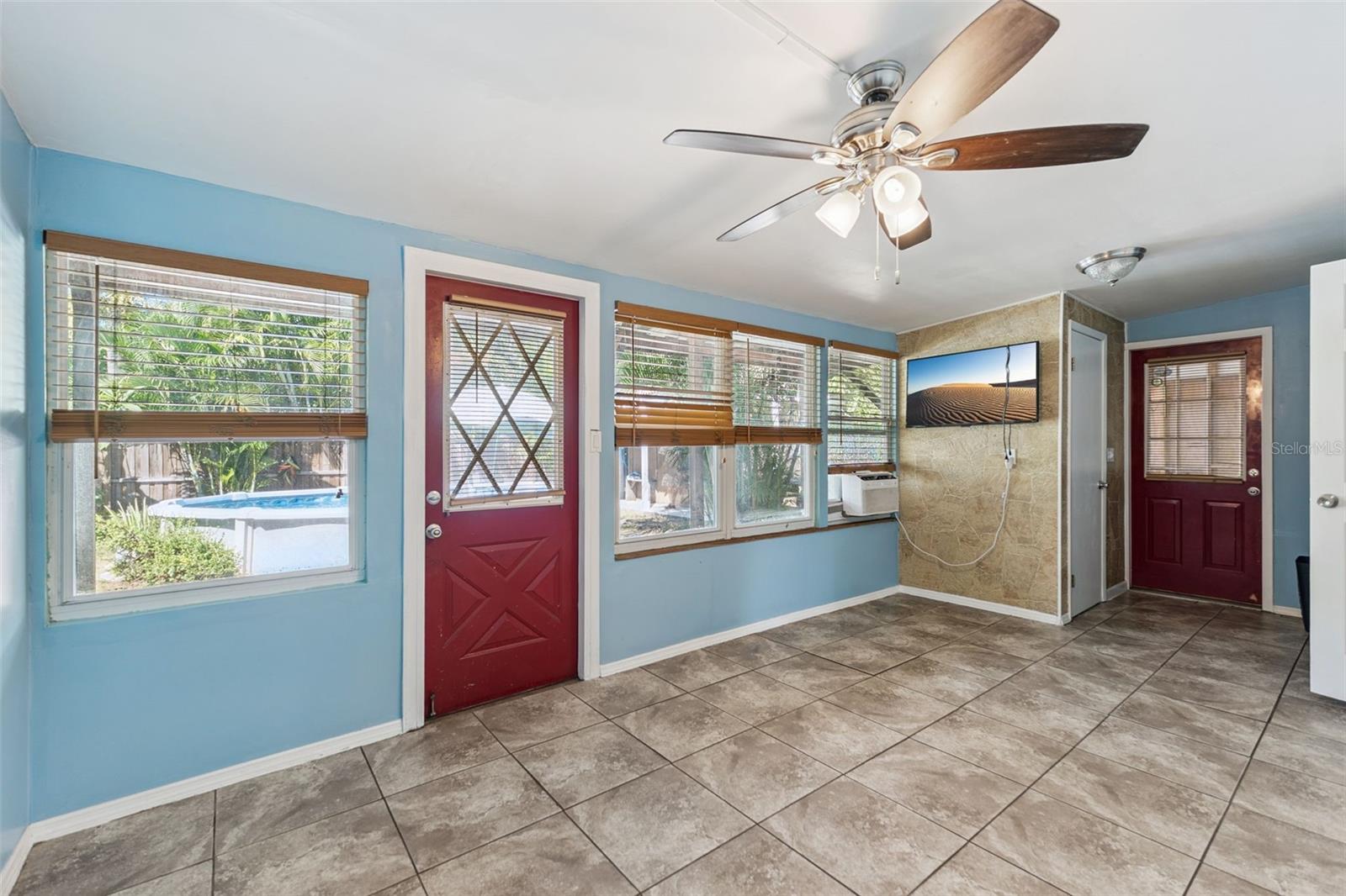 Image 24 of 34 For 983 Brookwood Ct S