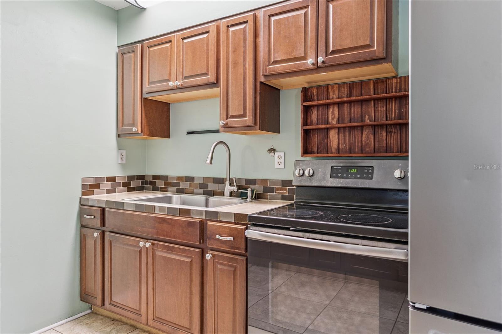 Image 27 of 34 For 983 Brookwood Ct S