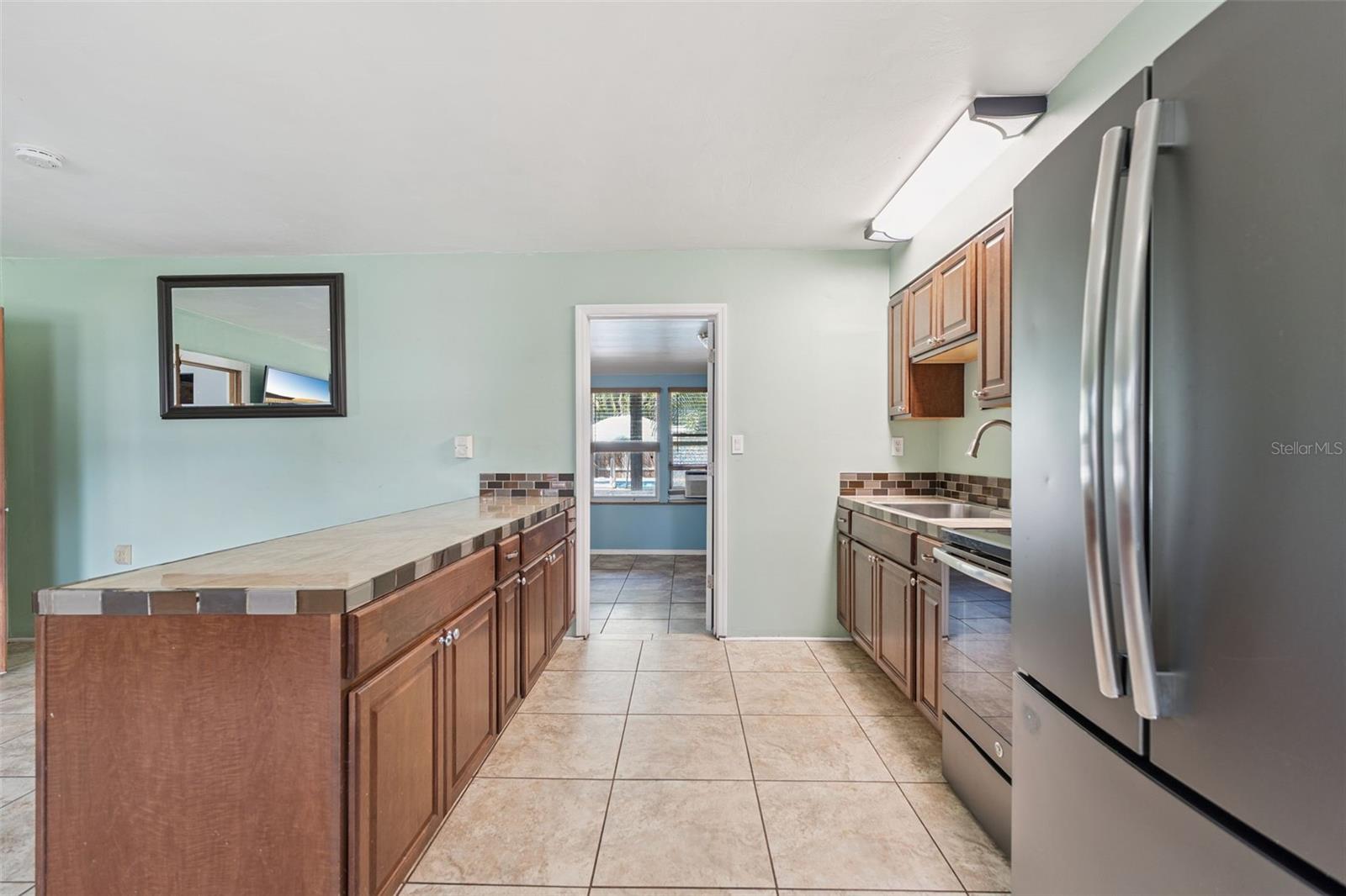 Image 28 of 34 For 983 Brookwood Ct S