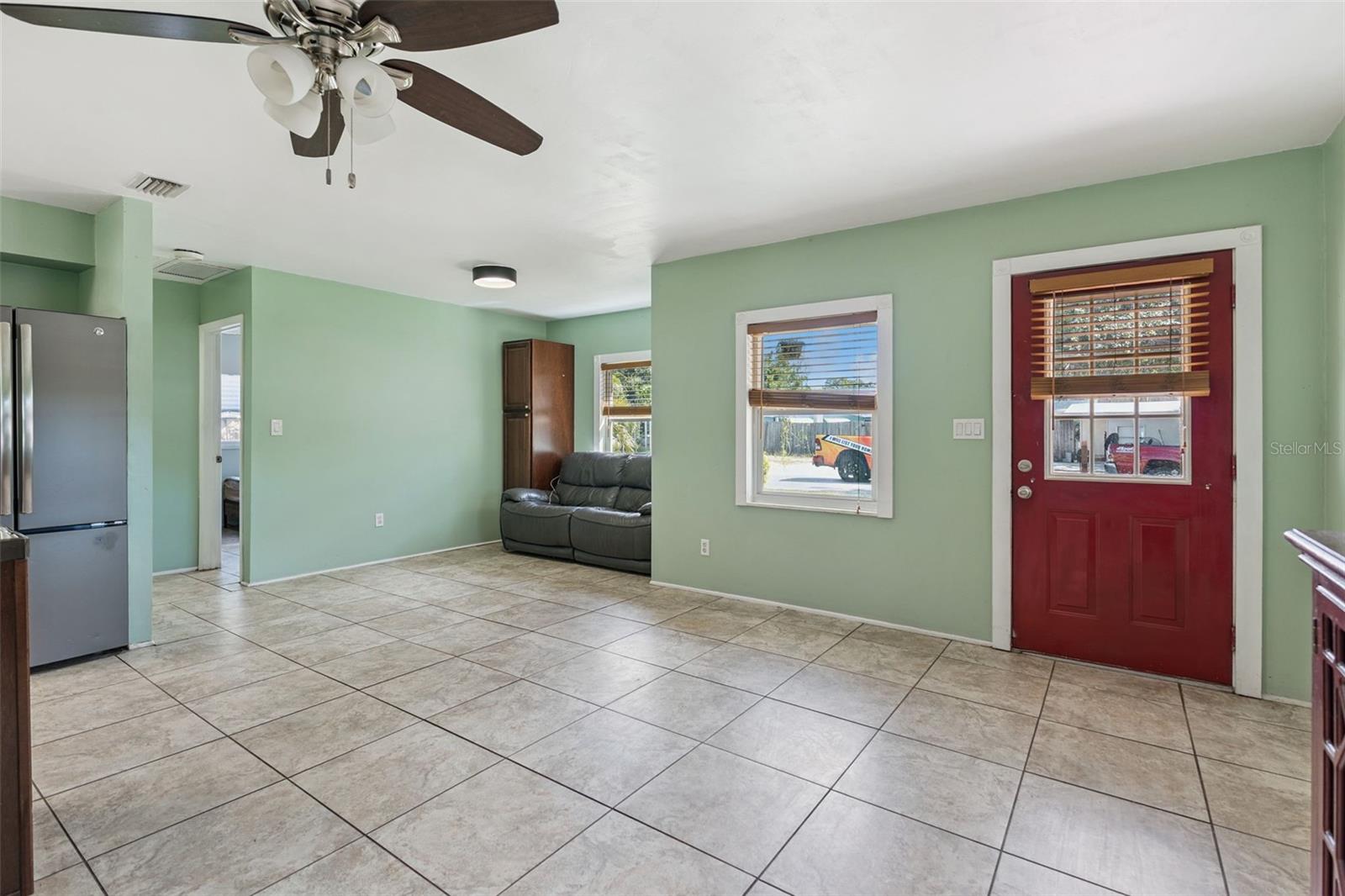 Image 29 of 34 For 983 Brookwood Ct S