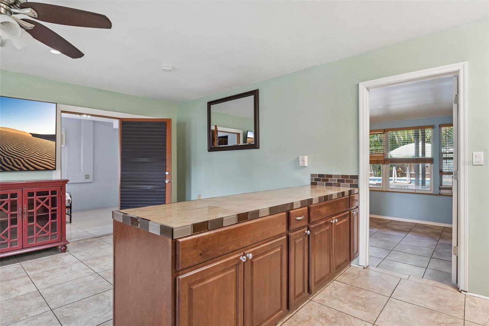 Image 6 of 34 For 983 Brookwood Ct S