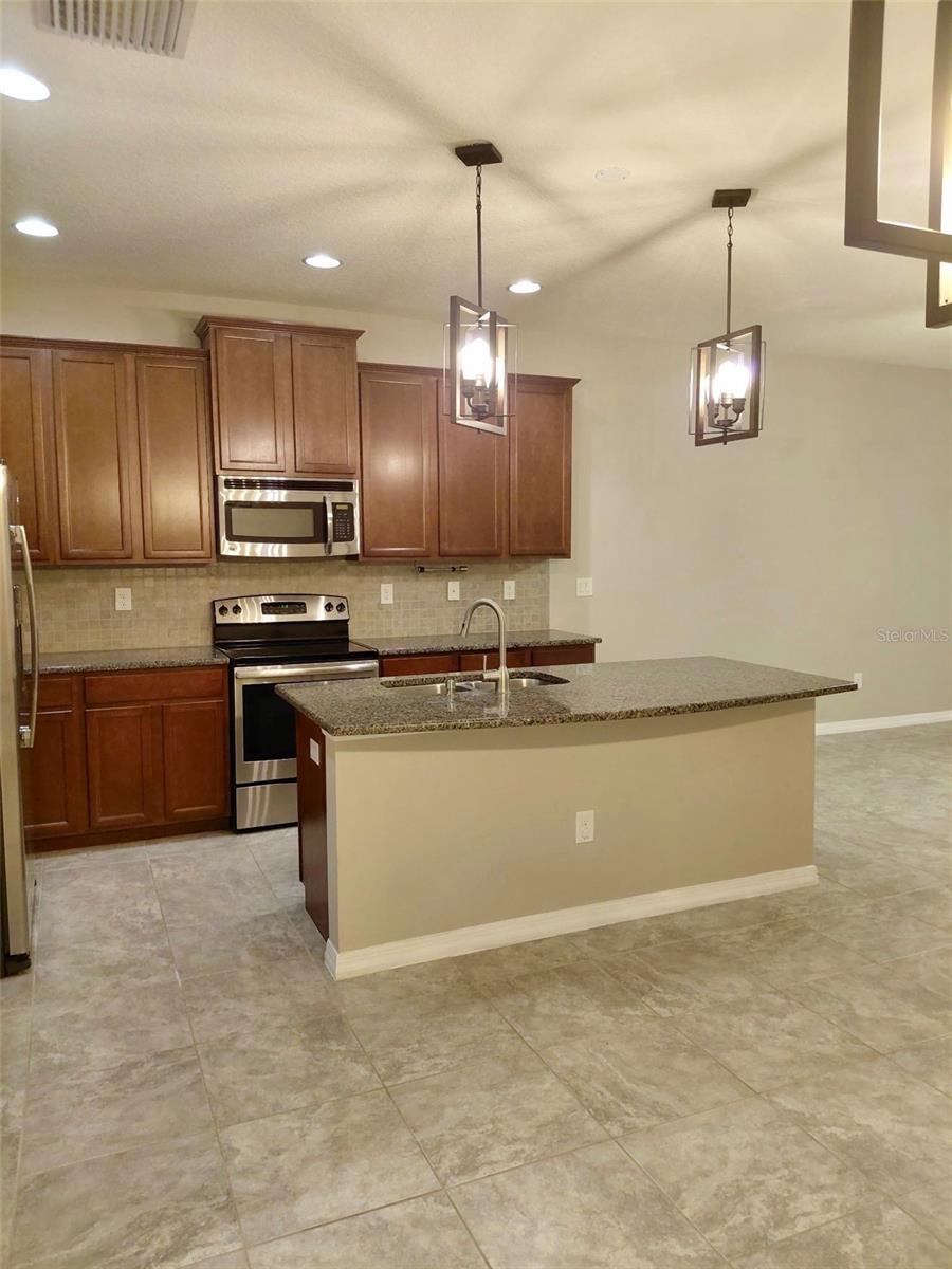 Listing photo id 2 for 10425 Yellow Spice Court