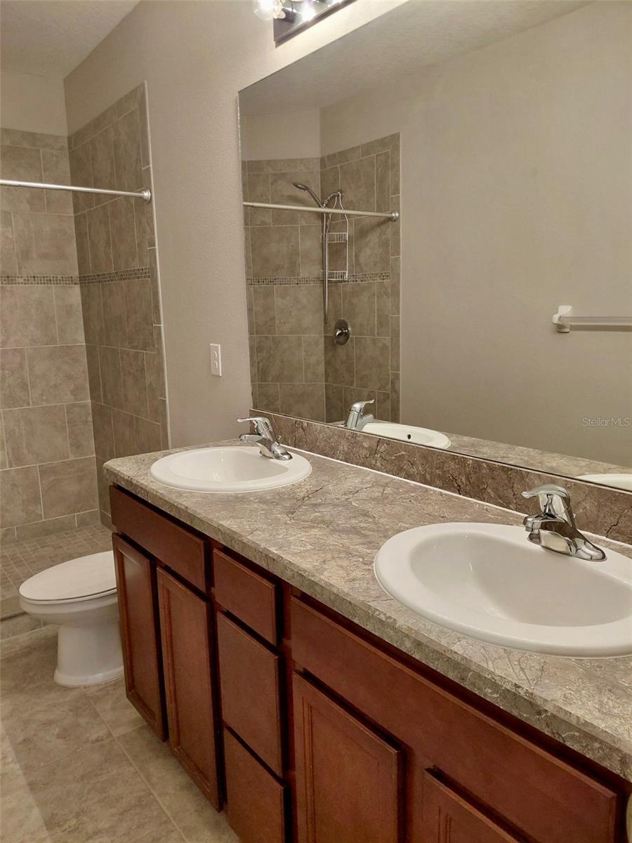 Listing photo id 5 for 10425 Yellow Spice Court