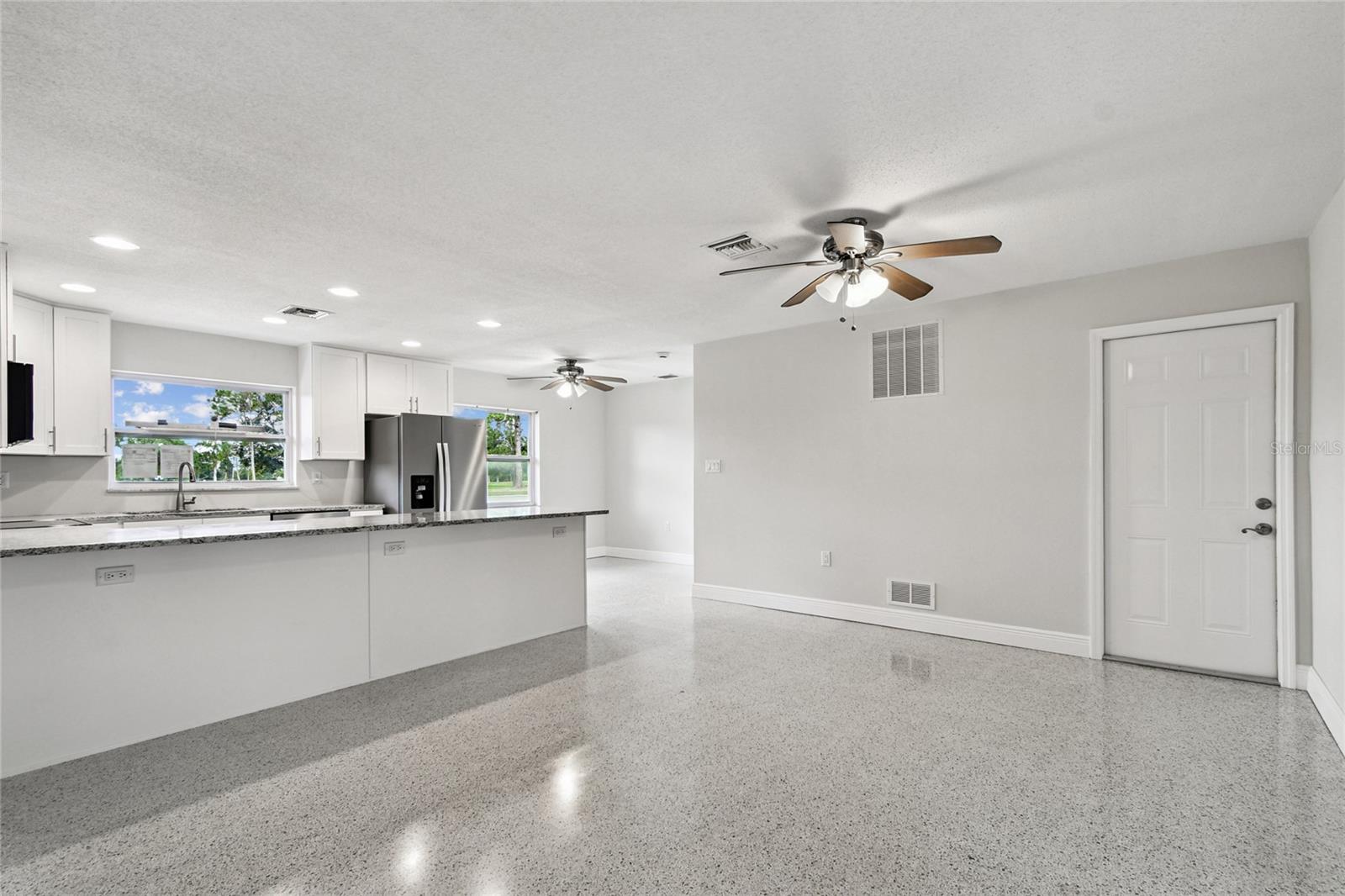 Image 9 of 56 For 623 Palm Boulevard