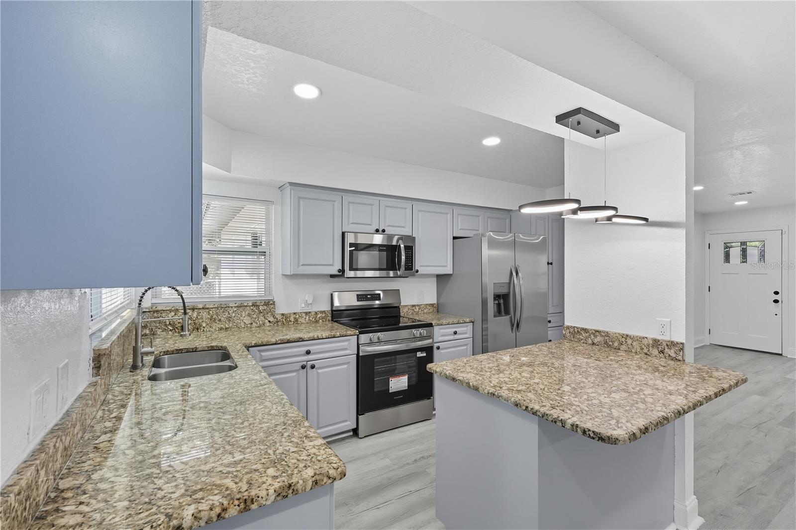 Image 14 of 50 For 577 Waterfall Drive