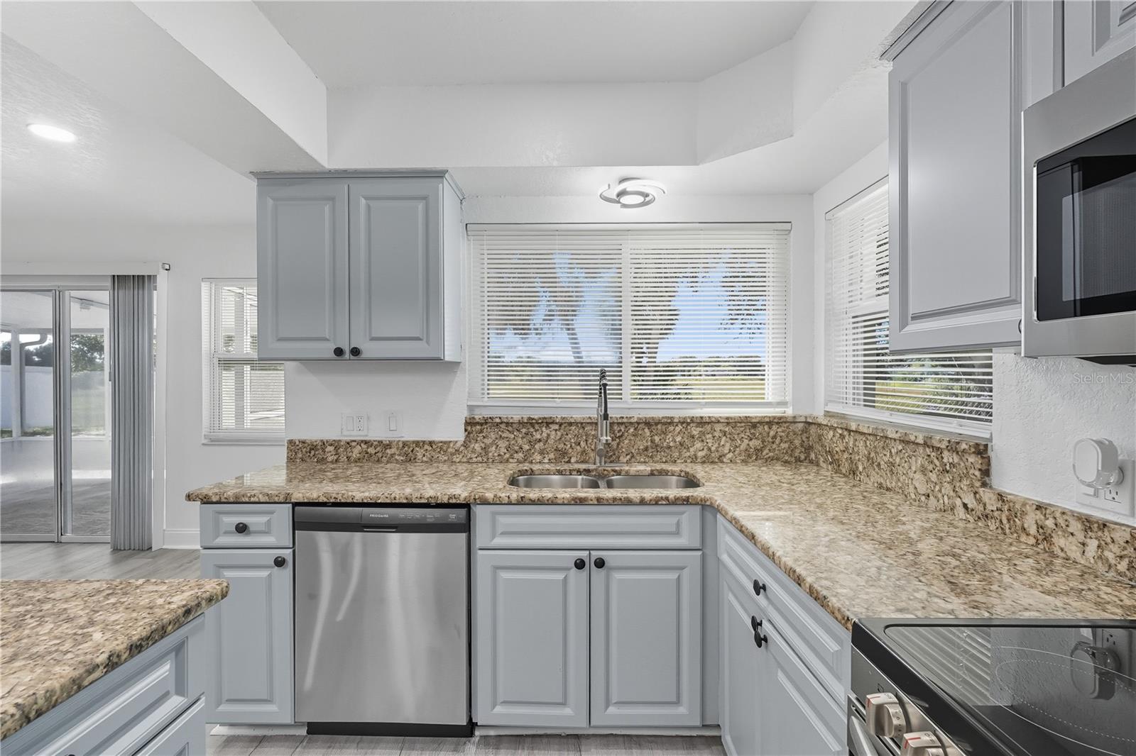 Image 15 of 50 For 577 Waterfall Drive