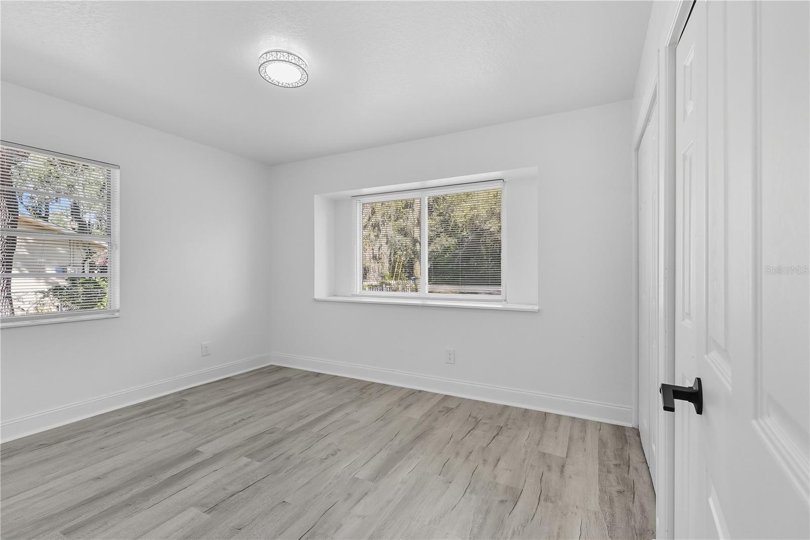 Image 17 of 50 For 577 Waterfall Drive