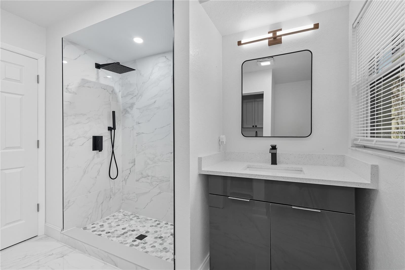 Image 18 of 50 For 577 Waterfall Drive