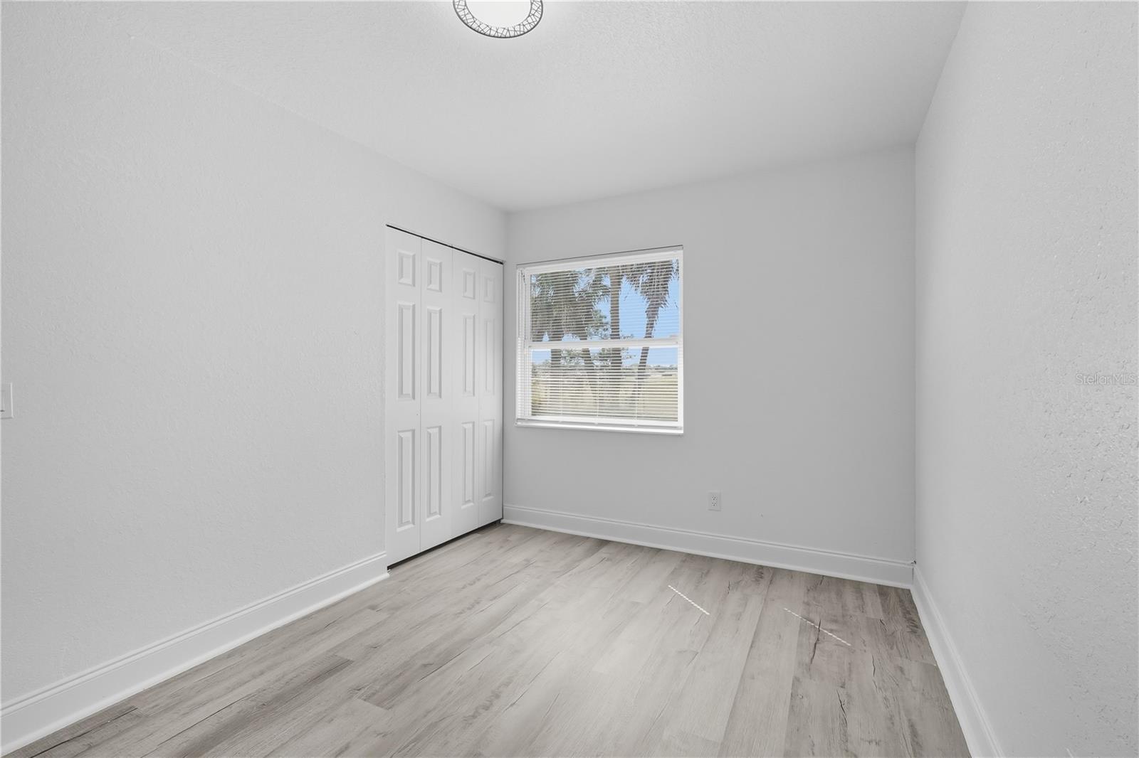 Image 21 of 50 For 577 Waterfall Drive