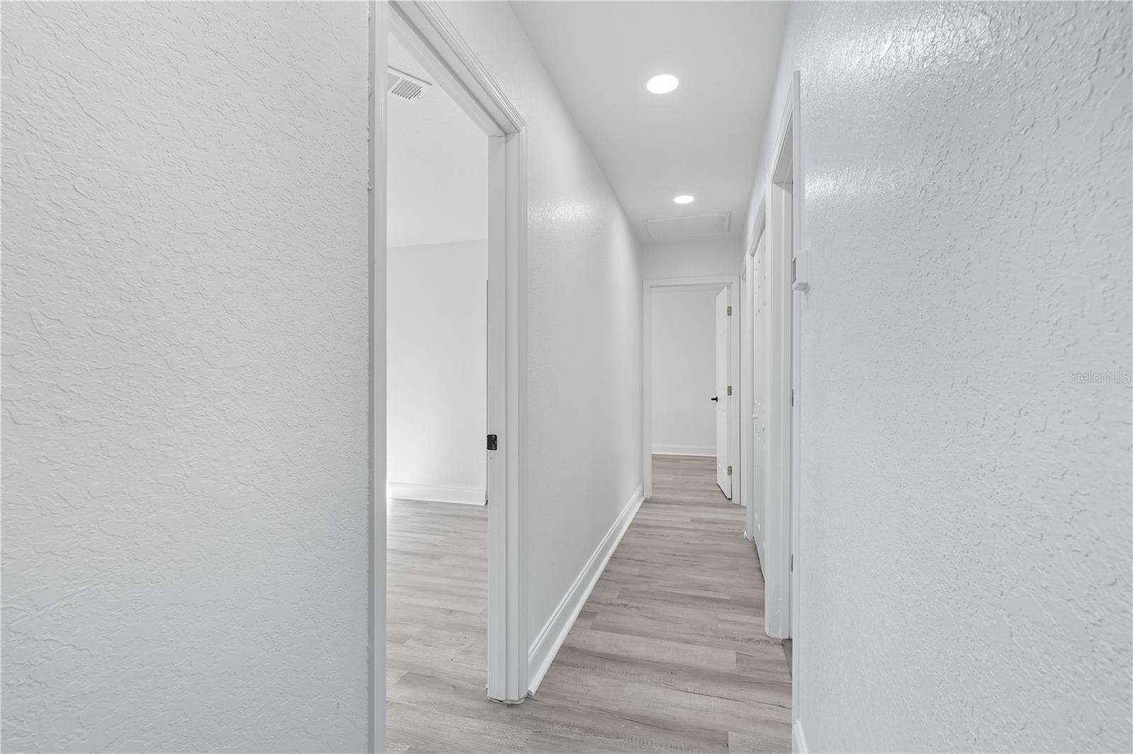 Image 25 of 50 For 577 Waterfall Drive