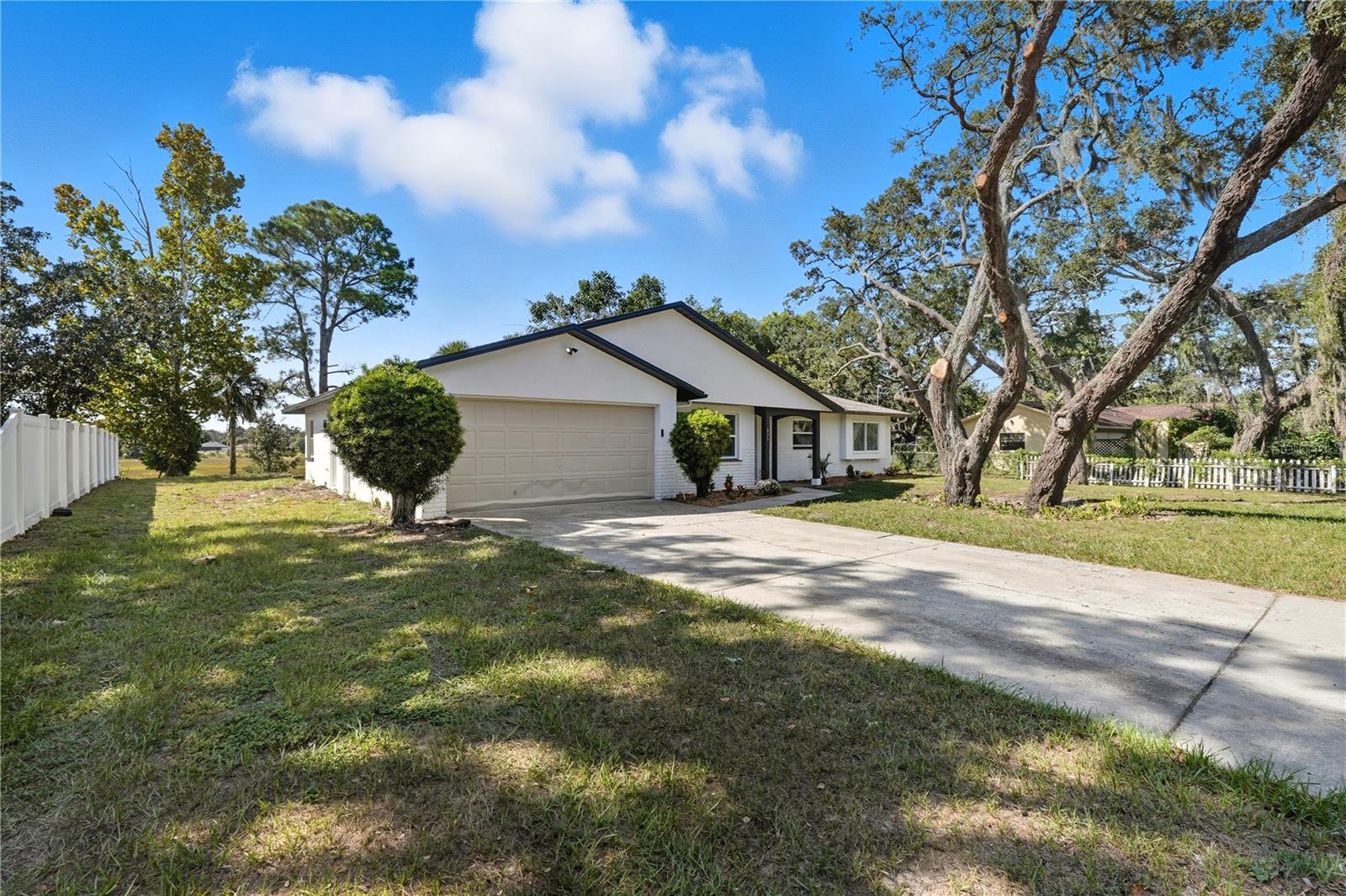 Image 3 of 50 For 577 Waterfall Drive