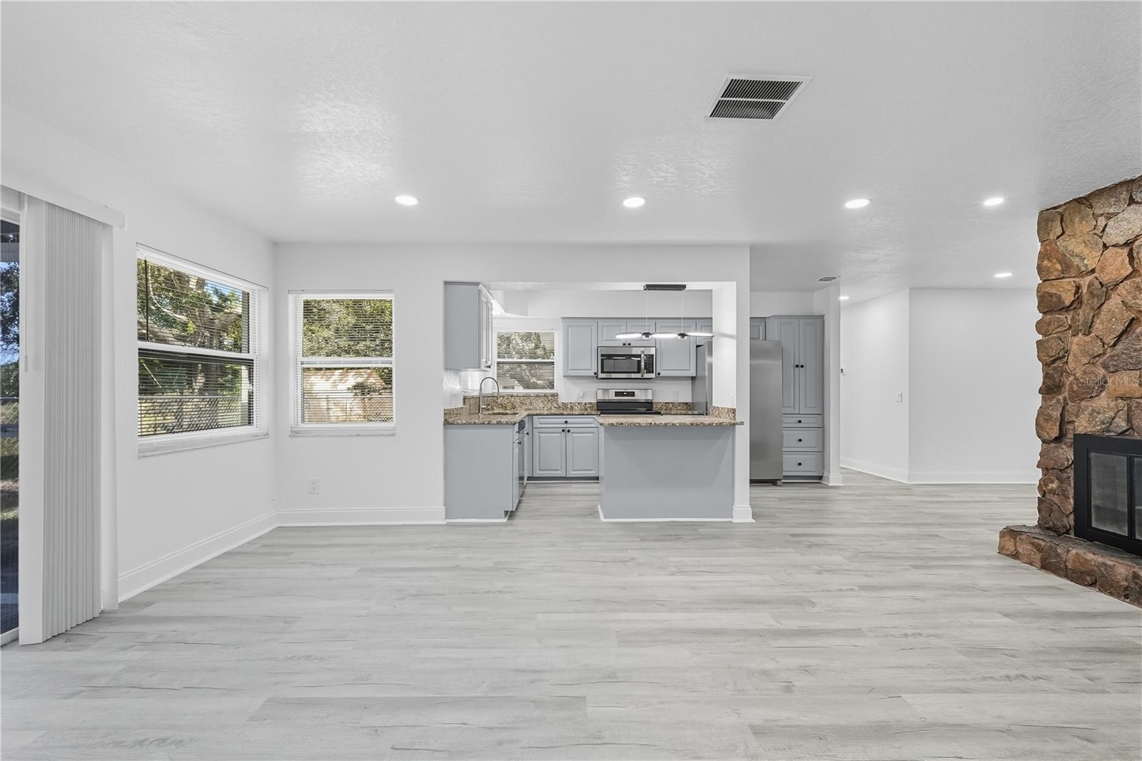 Image 9 of 50 For 577 Waterfall Drive