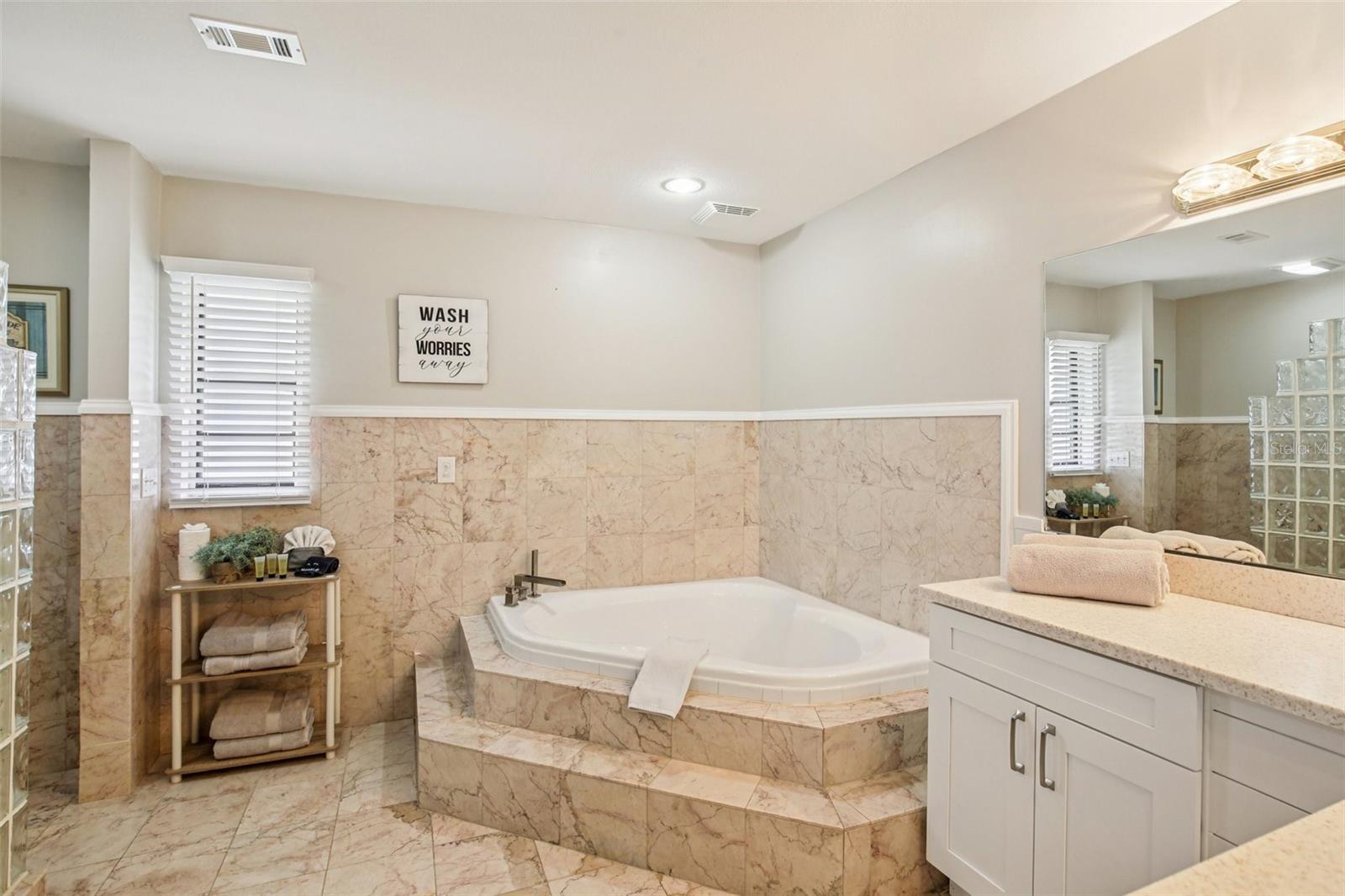 Image 16 of 39 For 4087 Gulf Coast Drive