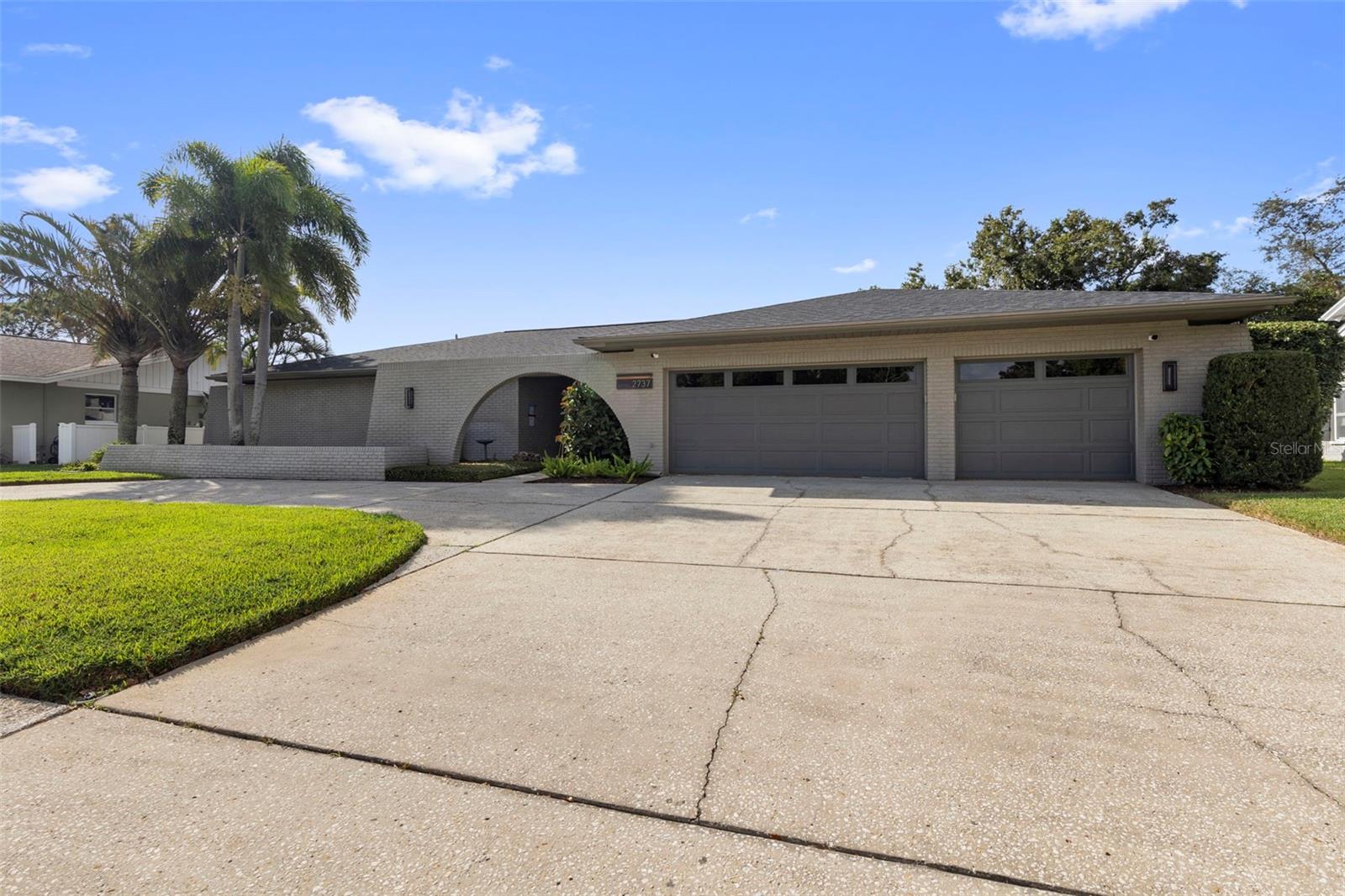 Image 4 of 80 For 2737 Northridge Drive E