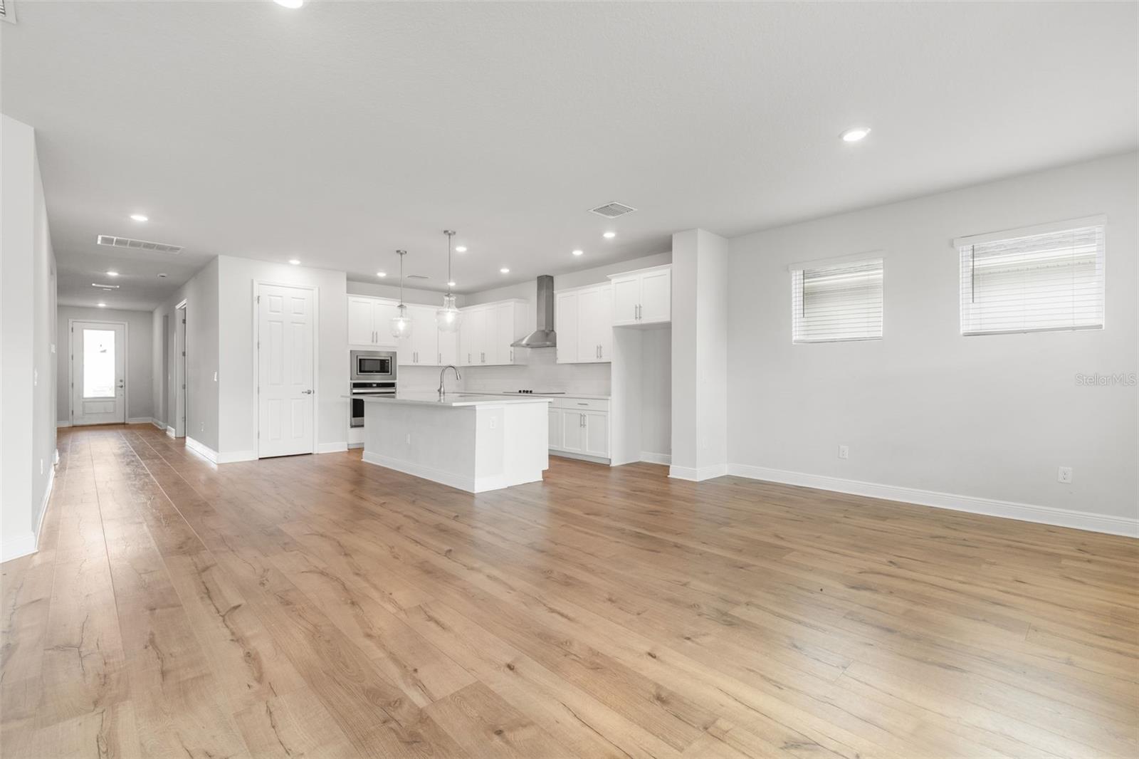 Listing photo id 8 for 31496 Westbury Estates Avenue