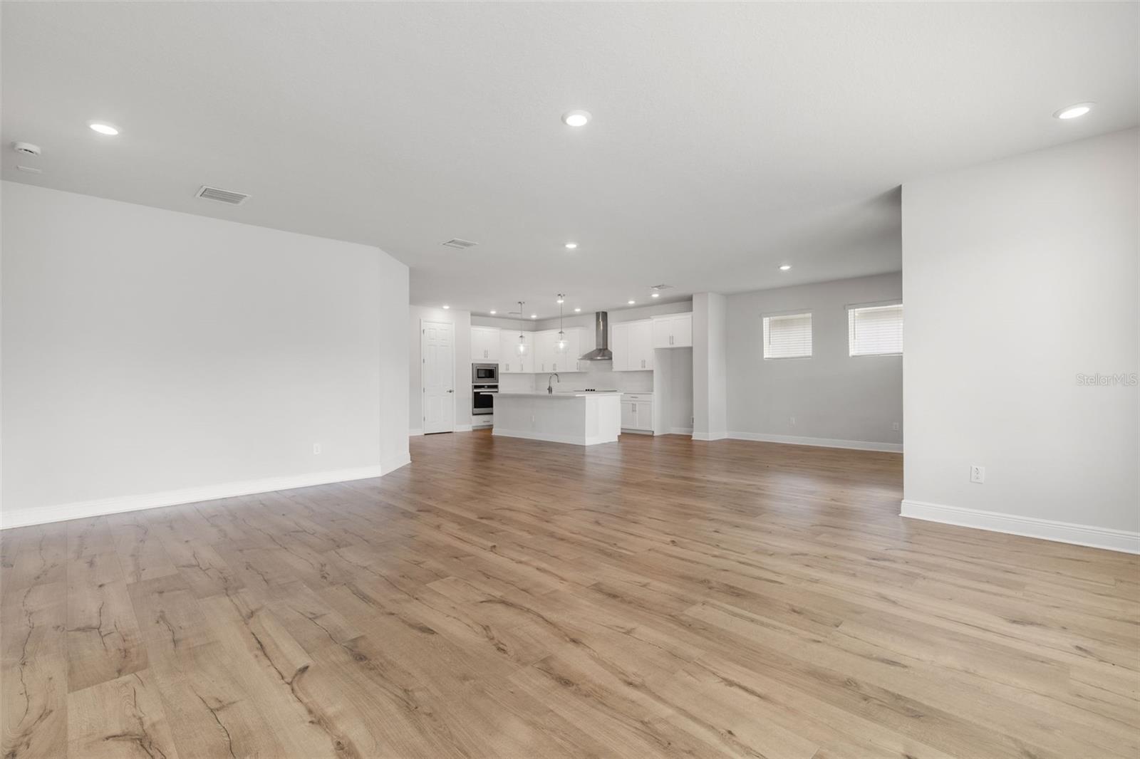 Listing photo id 9 for 31496 Westbury Estates Avenue