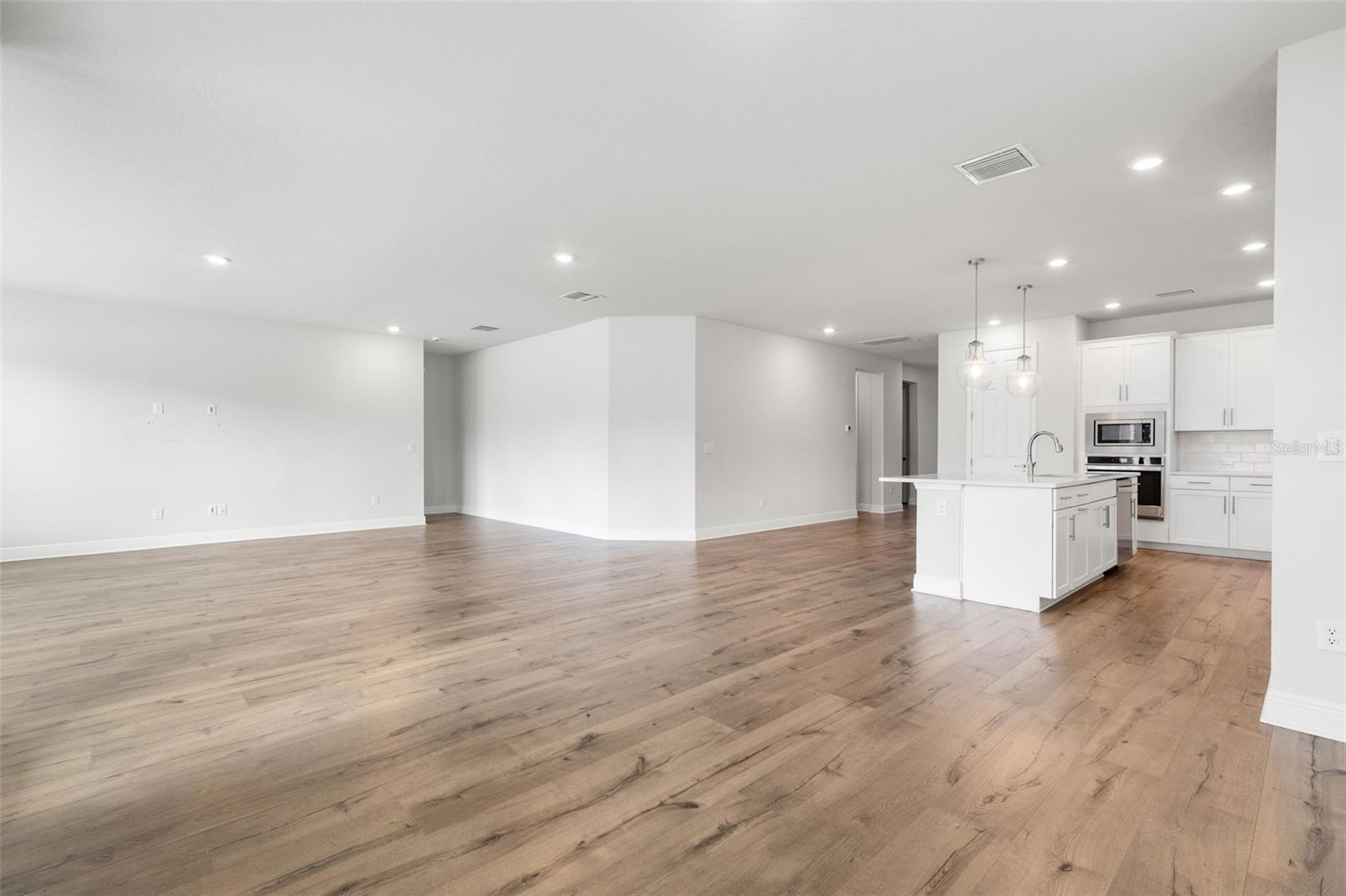 Listing photo id 10 for 31496 Westbury Estates Avenue