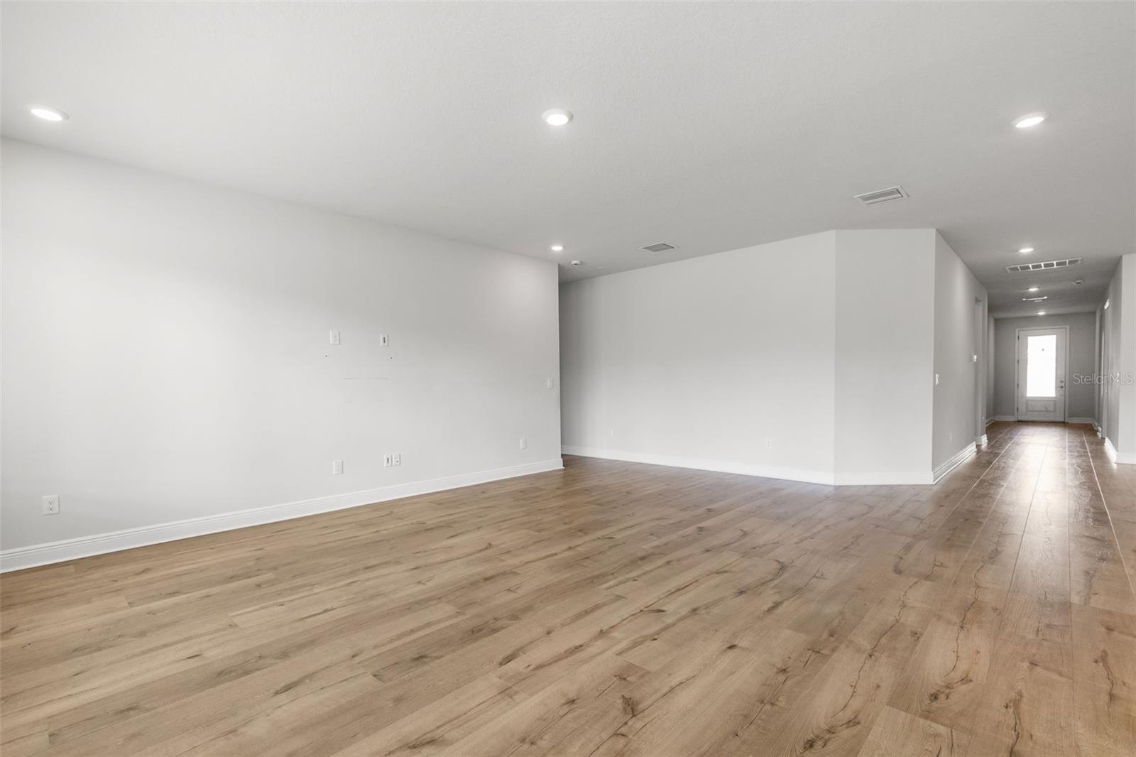 Listing photo id 11 for 31496 Westbury Estates Avenue