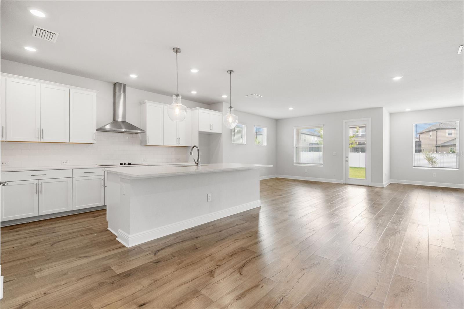 Listing photo id 12 for 31496 Westbury Estates Avenue