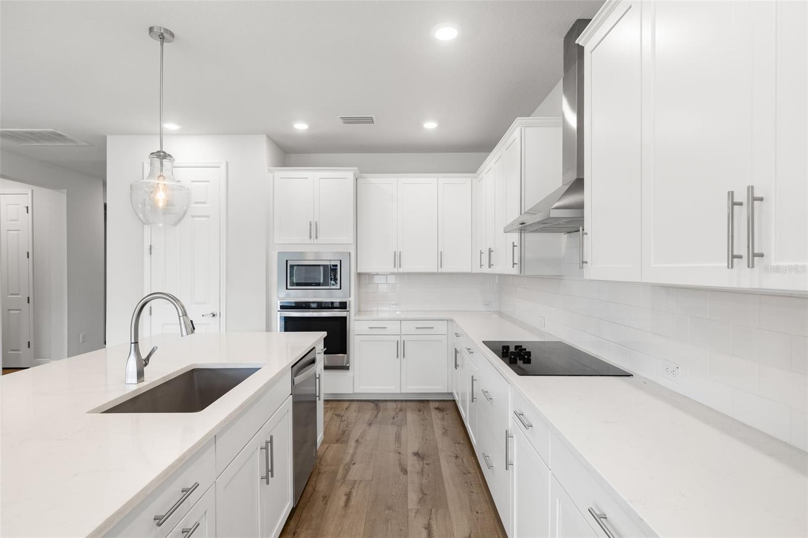 Listing photo id 14 for 31496 Westbury Estates Avenue
