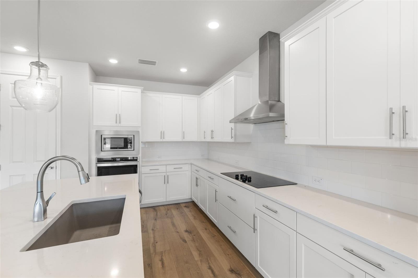 Listing photo id 15 for 31496 Westbury Estates Avenue