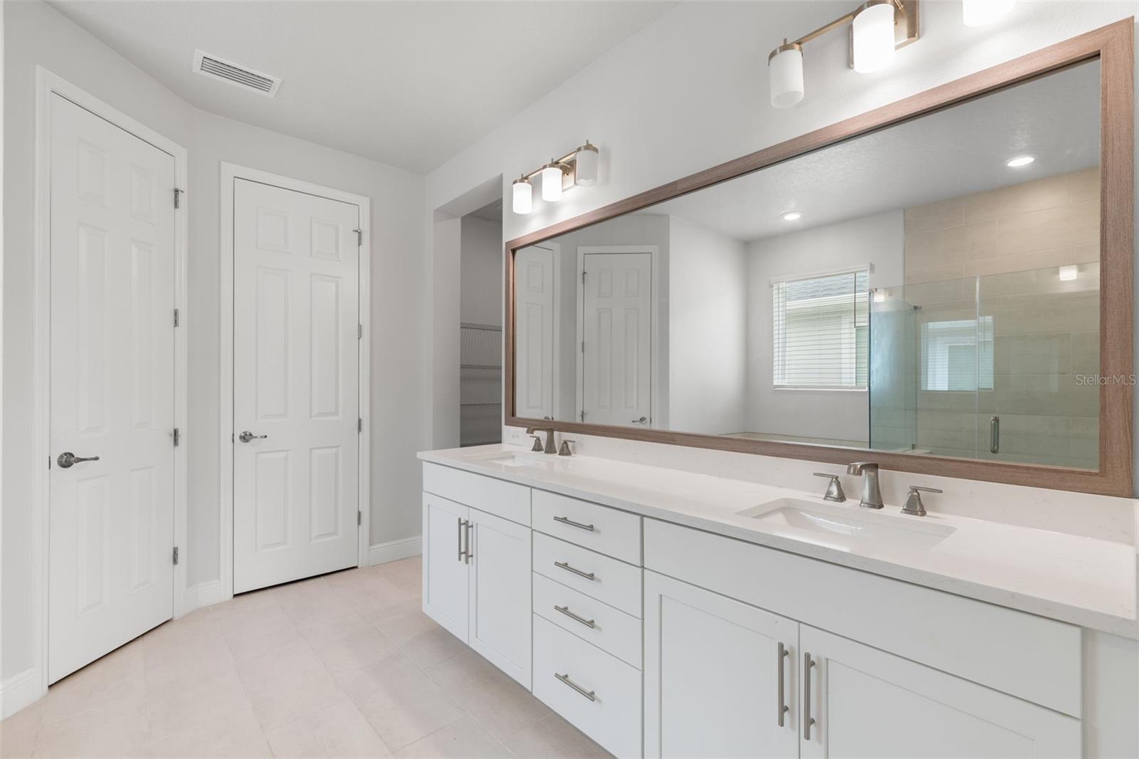Listing photo id 21 for 31496 Westbury Estates Avenue