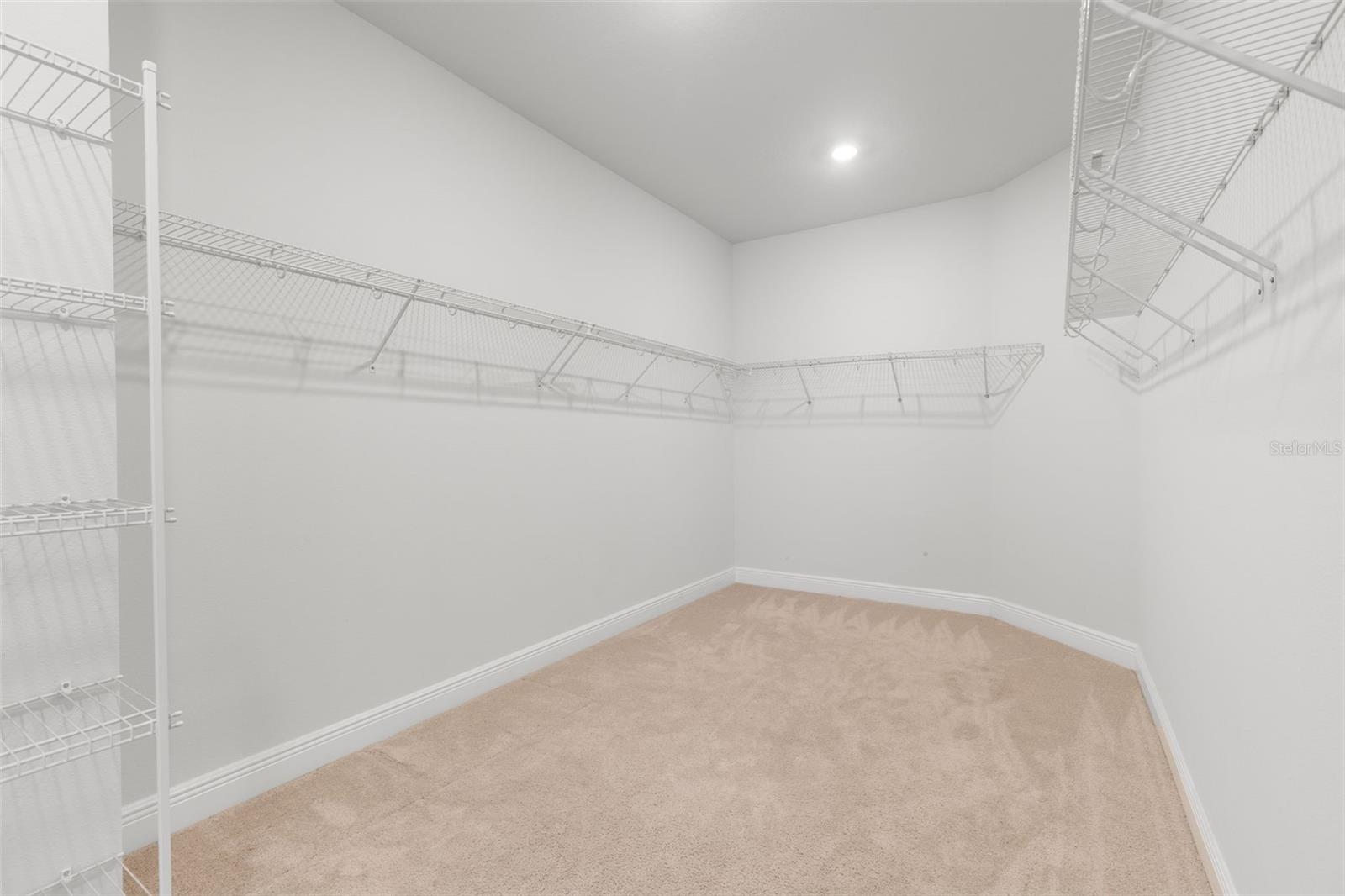 Listing photo id 23 for 31496 Westbury Estates Avenue