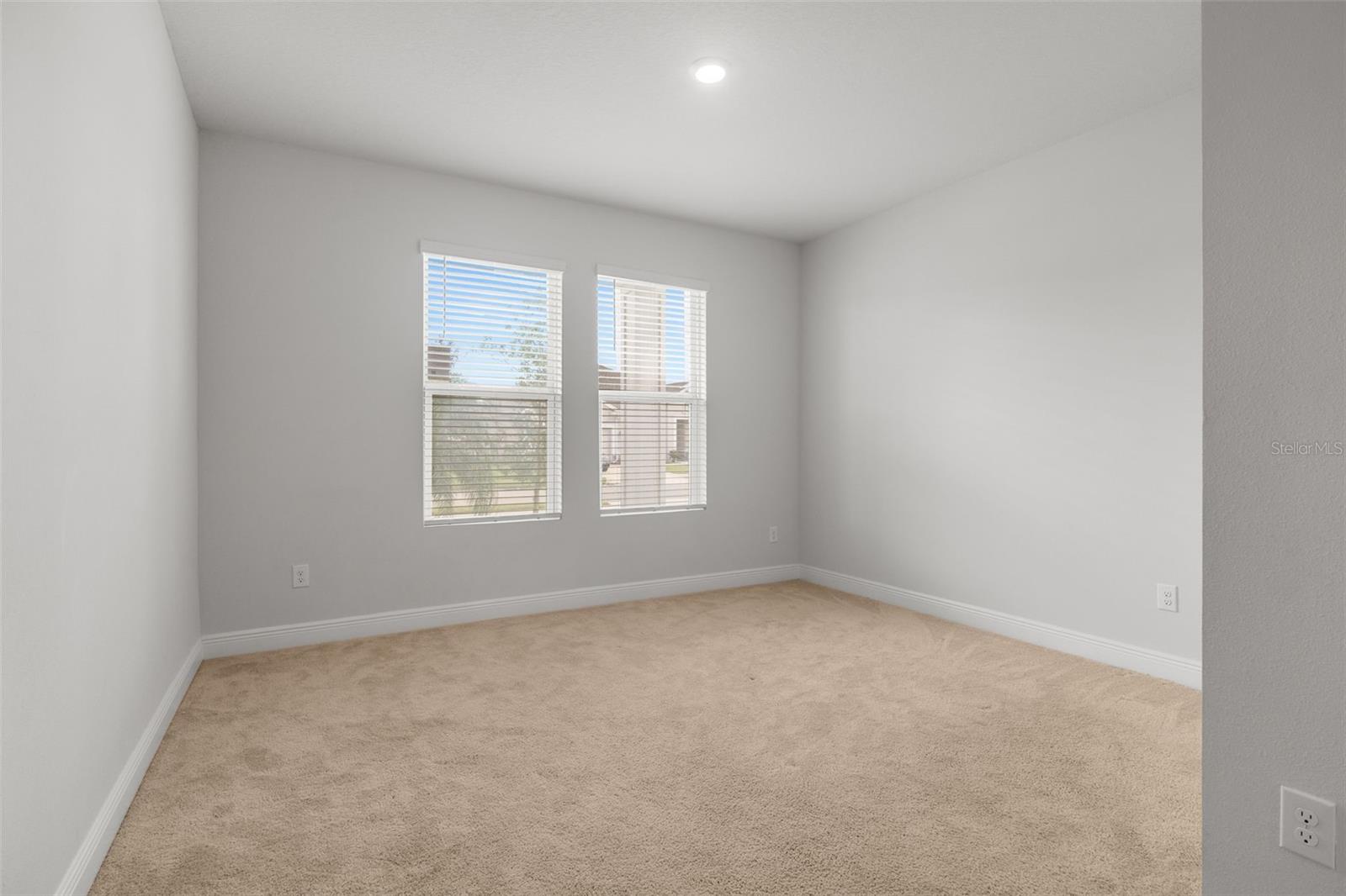 Listing photo id 24 for 31496 Westbury Estates Avenue
