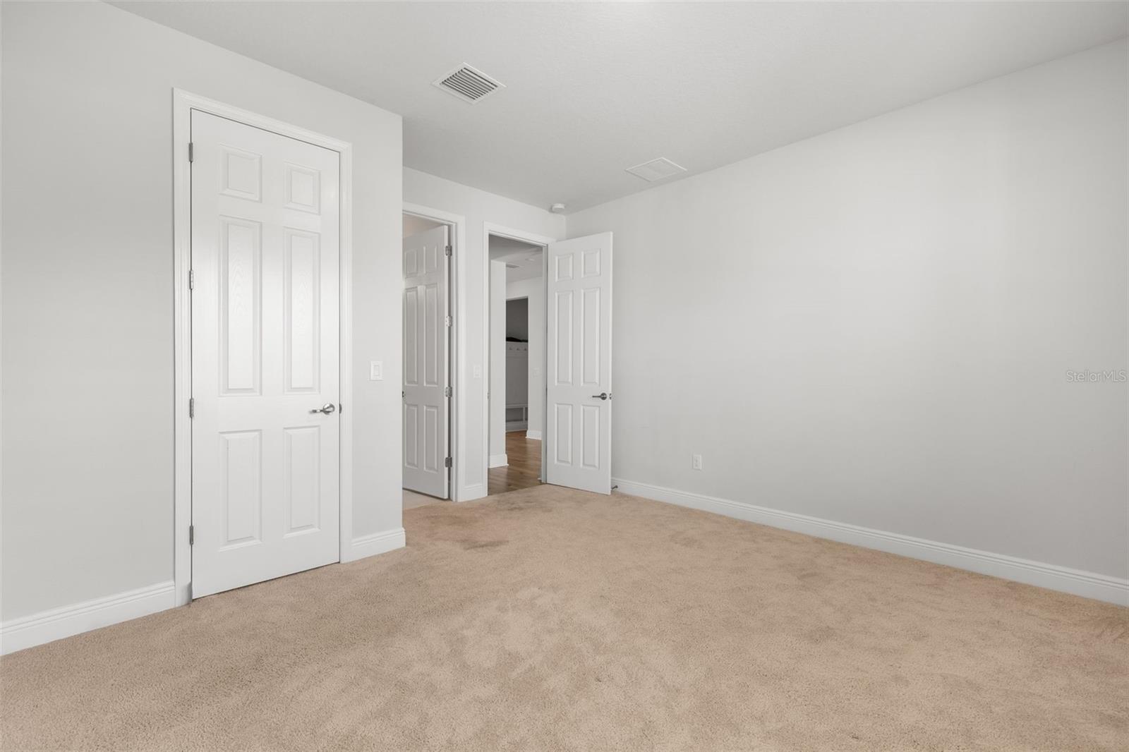 Listing photo id 25 for 31496 Westbury Estates Avenue