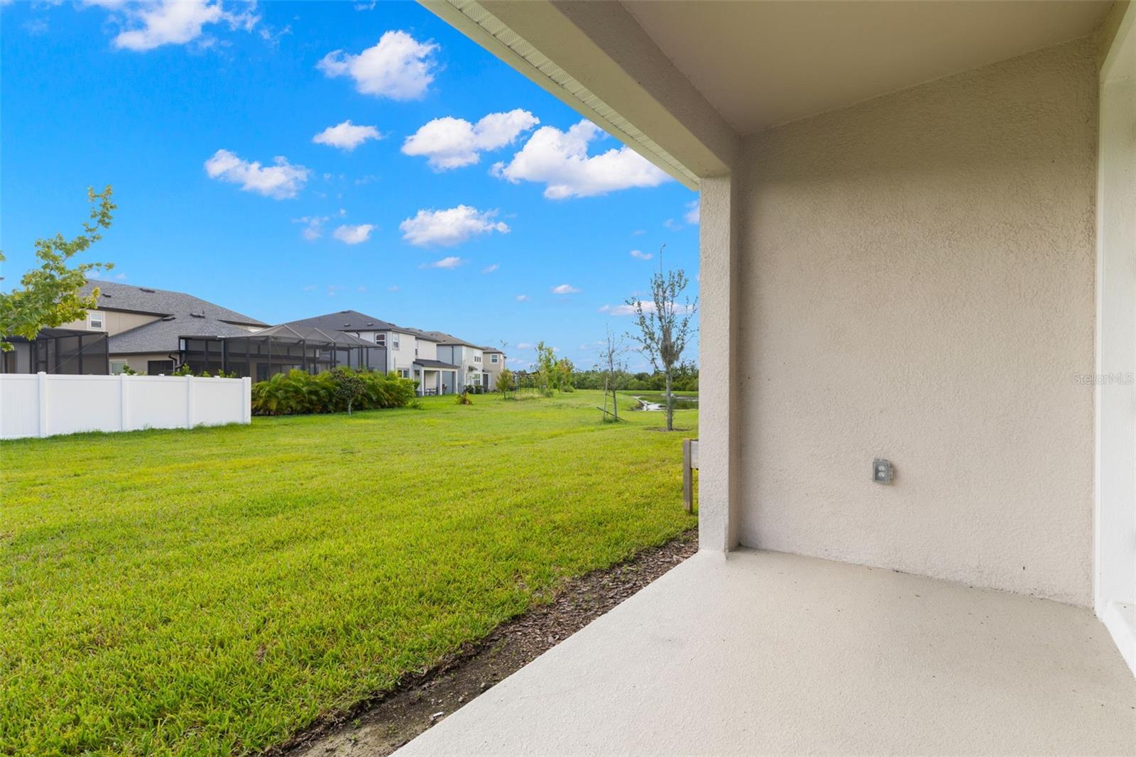 Listing photo id 31 for 31496 Westbury Estates Avenue