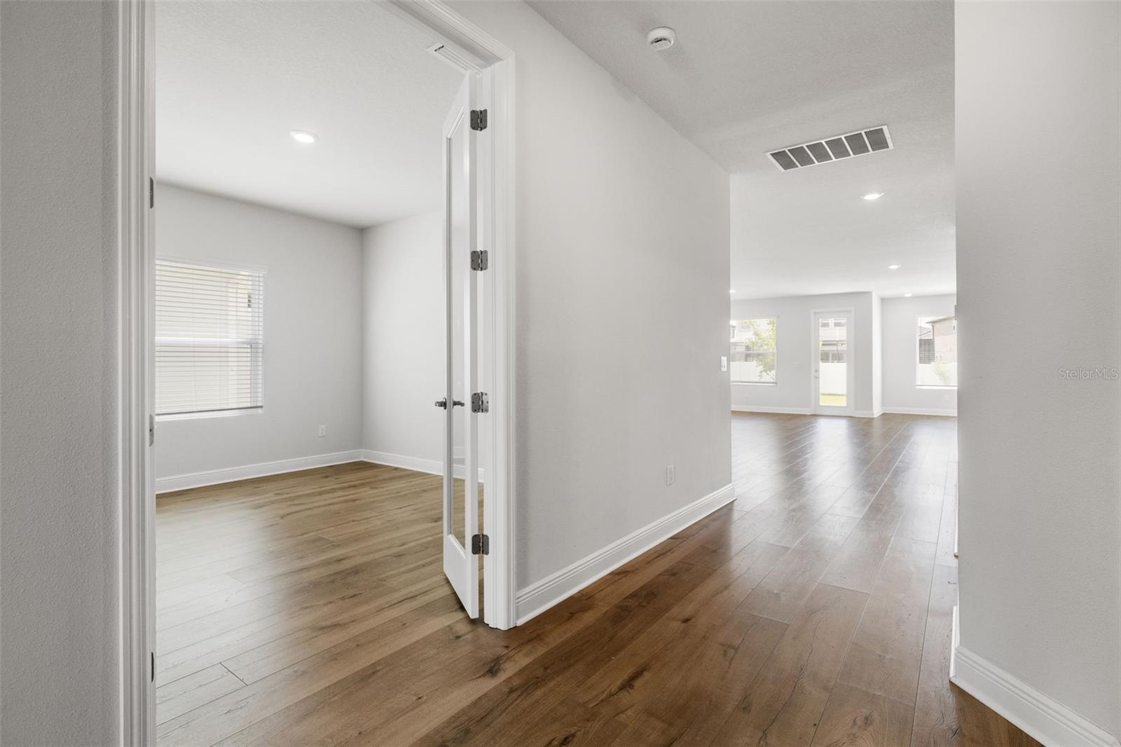 Listing photo id 3 for 31496 Westbury Estates Avenue