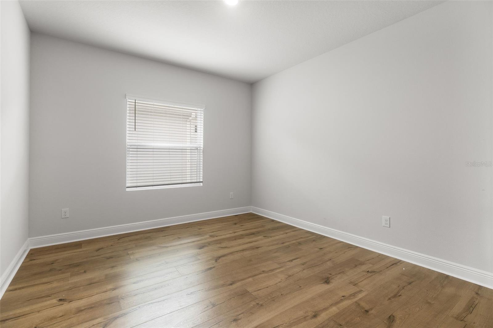 Listing photo id 4 for 31496 Westbury Estates Avenue