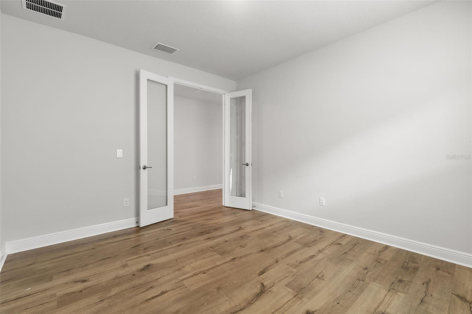 Listing photo id 5 for 31496 Westbury Estates Avenue