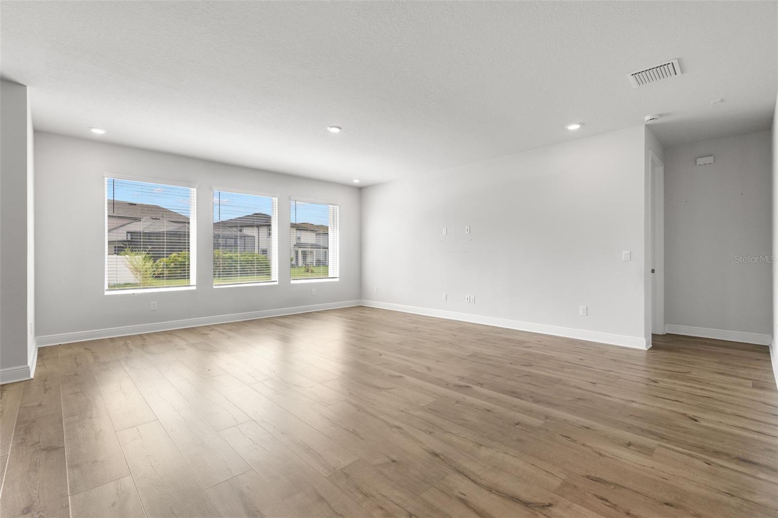 Listing photo id 6 for 31496 Westbury Estates Avenue
