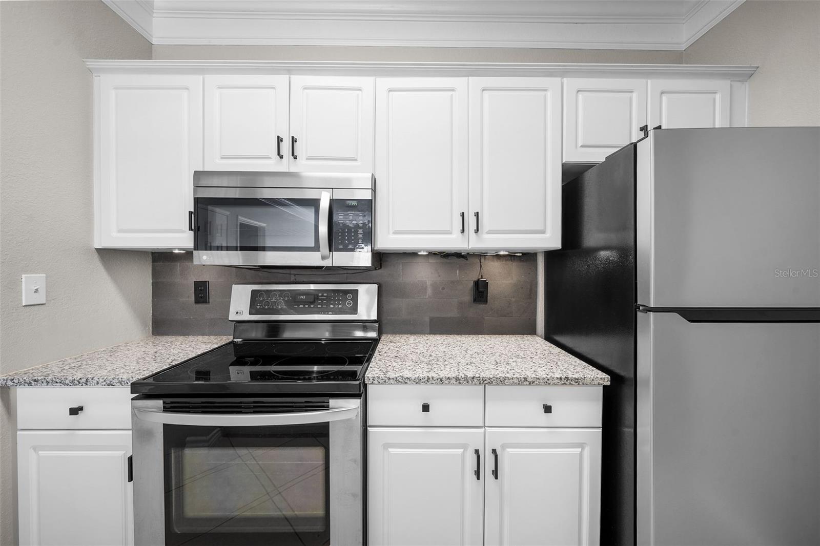 Image 13 of 39 For 4305 Bayside Village Drive 102